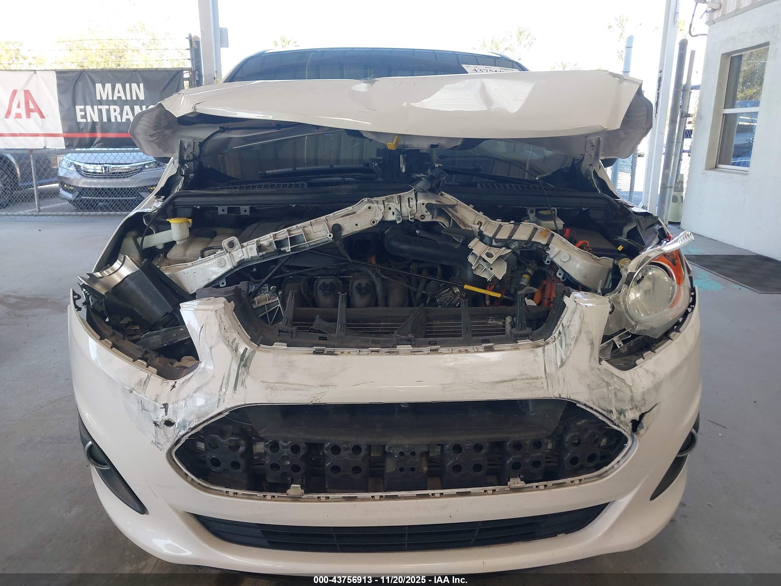2014 Ford C-max Energi Sel White vin: 1FADP5CU9EL520752