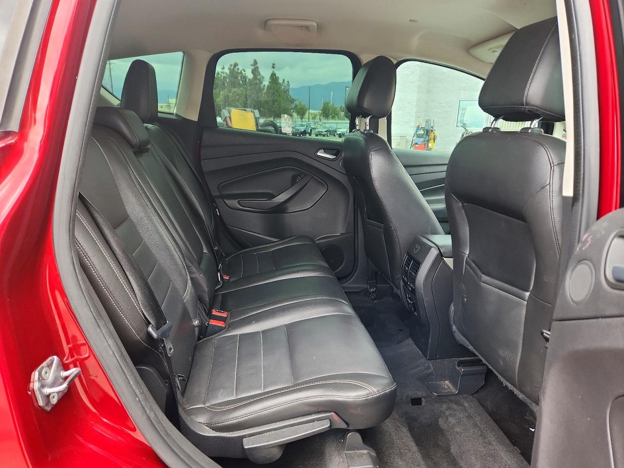 2013 Ford C-max Premium Red vin: 1FADP5CUXDL516496