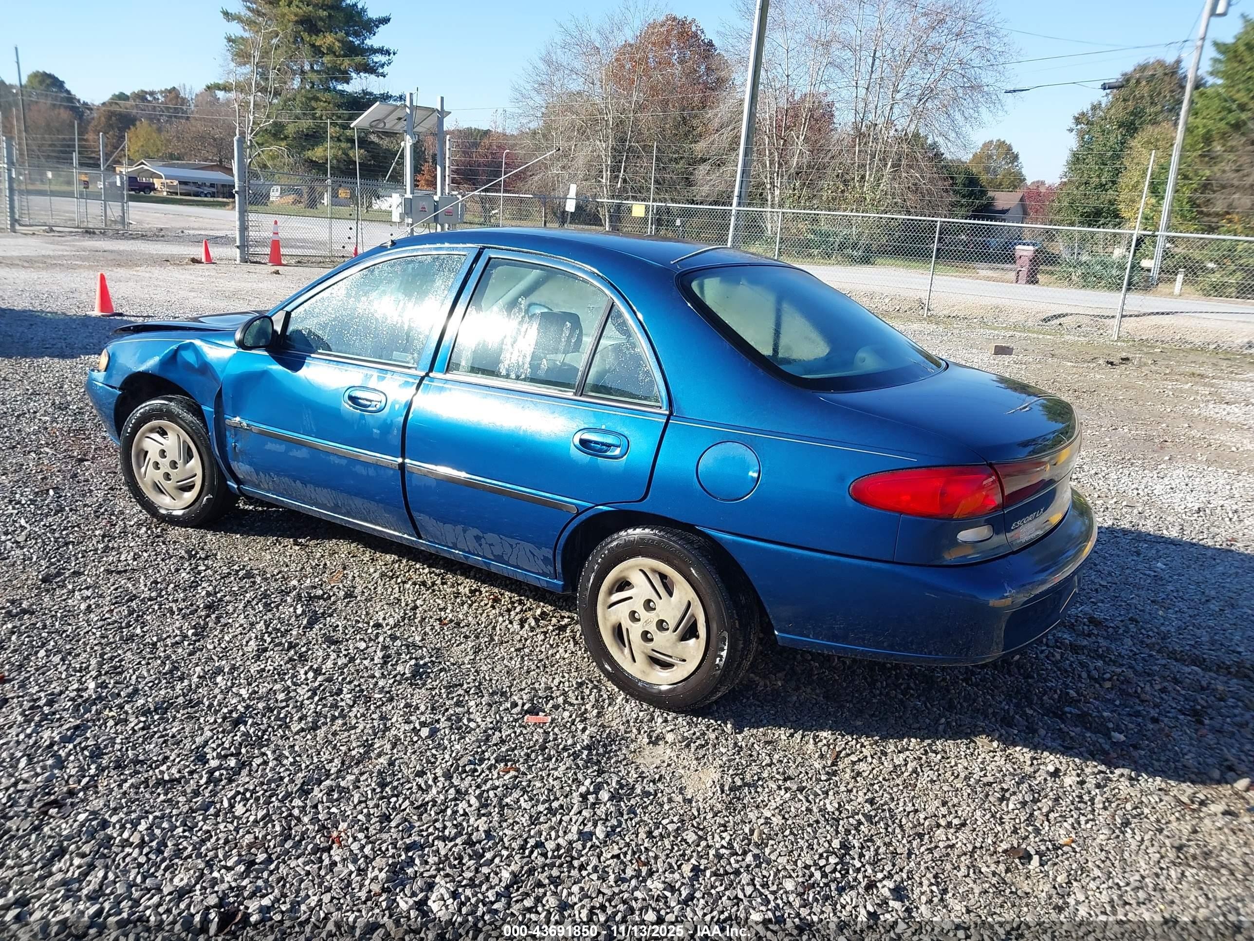 1998 Ford Escort Lx Blue vin: 1FAFP10P2WW214234