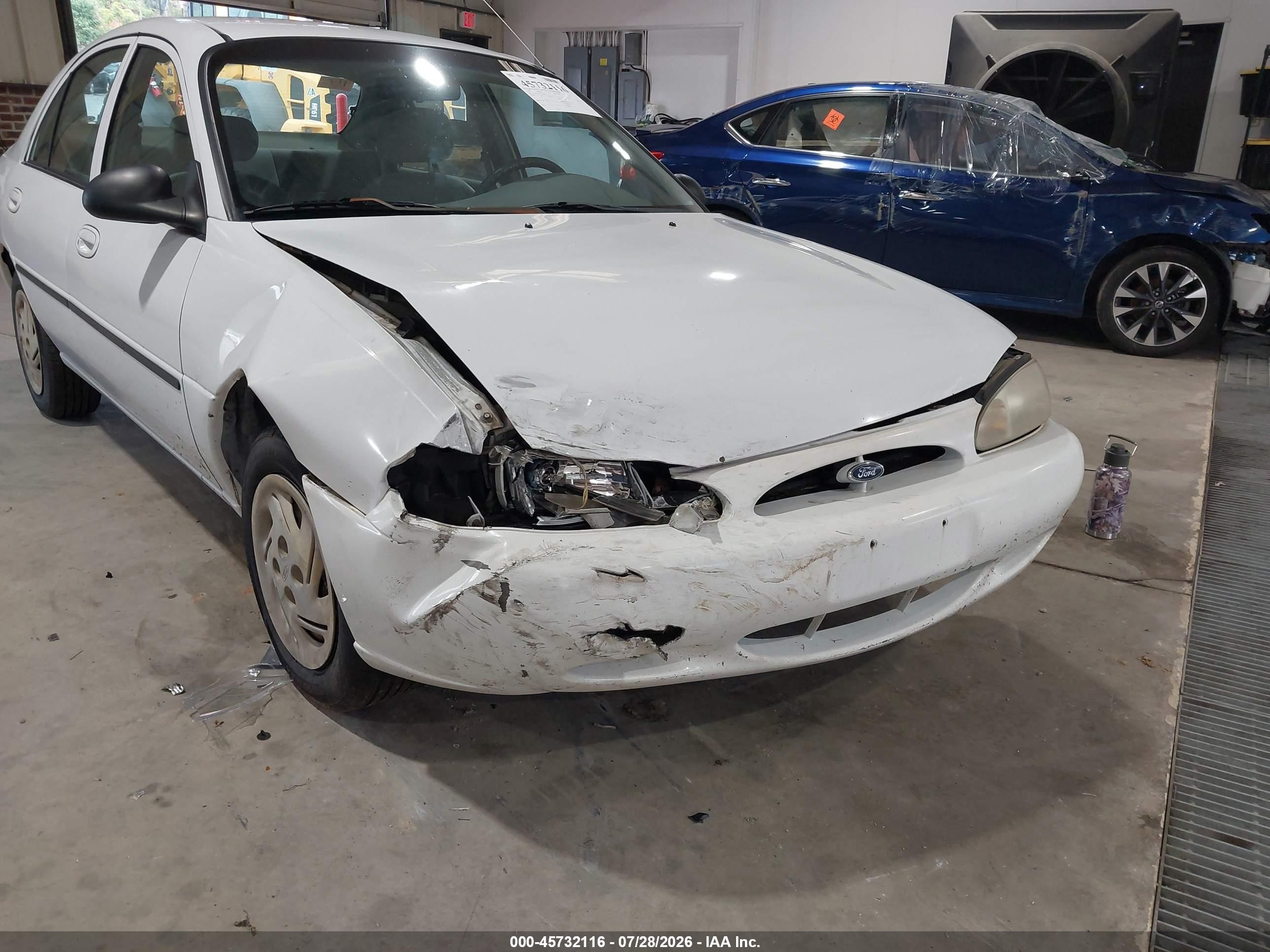 1999 Ford Escort Lx White vin: 1FAFP10P4XW179164