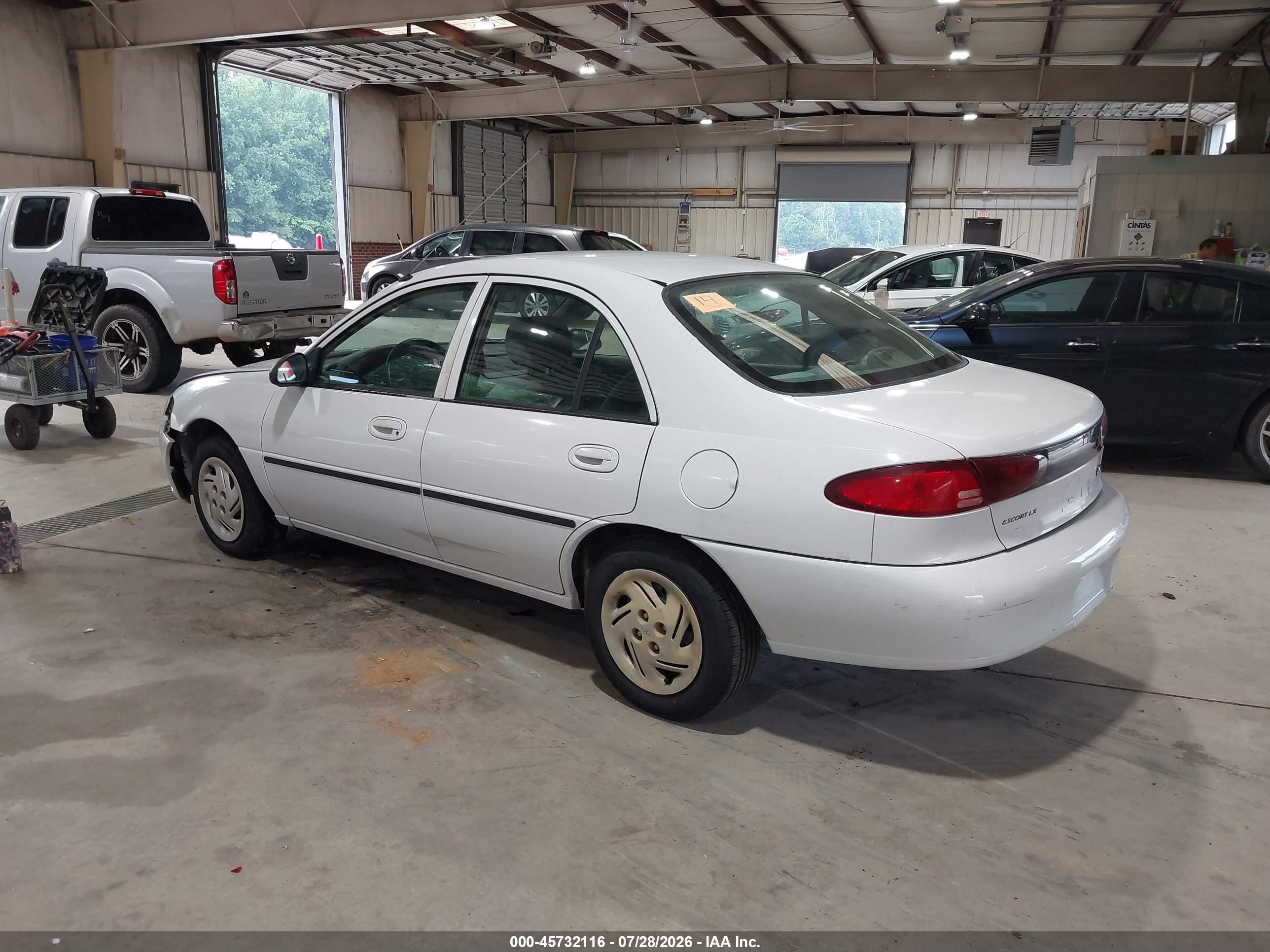 1999 Ford Escort Lx White vin: 1FAFP10P4XW179164