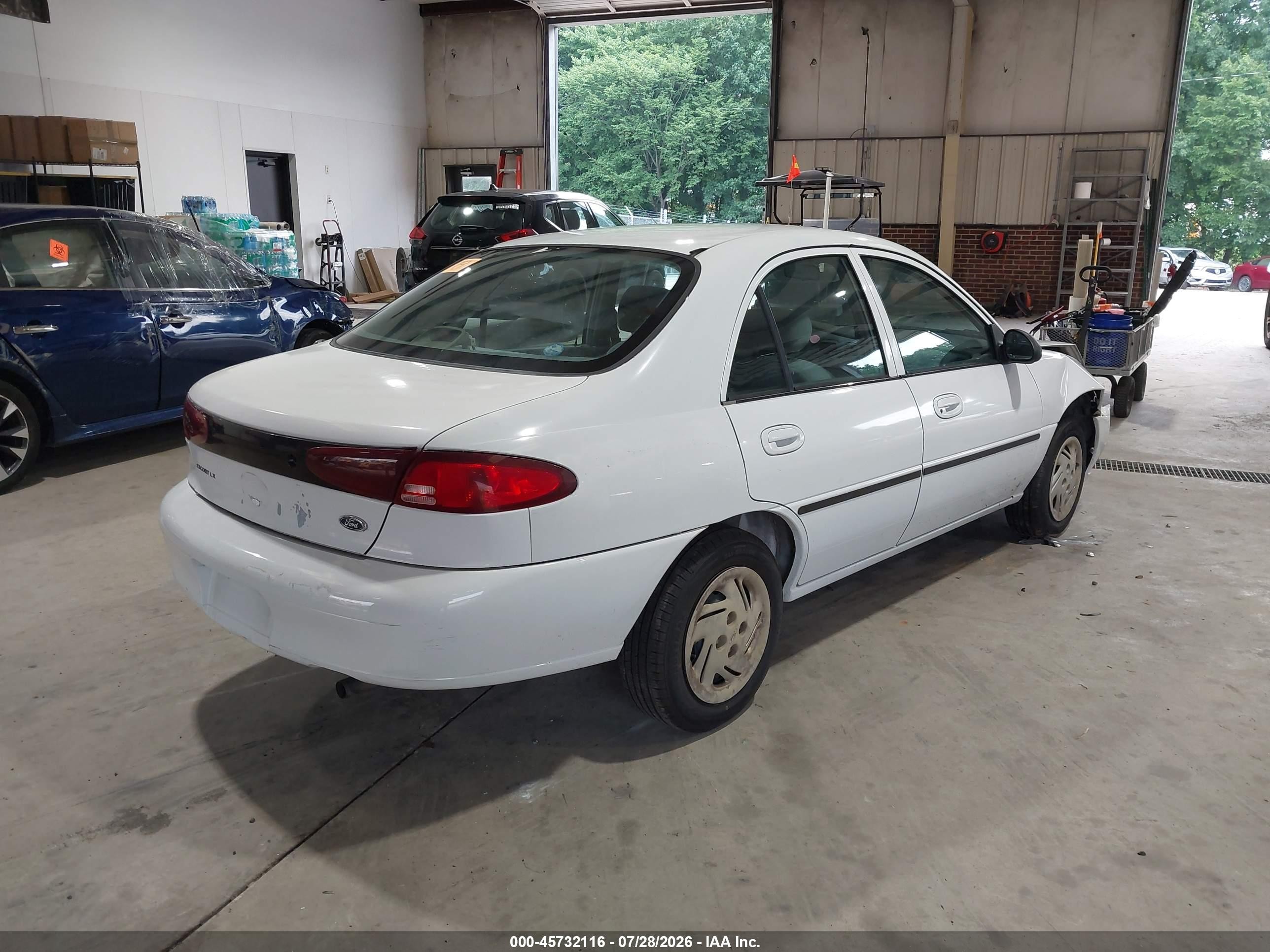 1999 Ford Escort Lx White vin: 1FAFP10P4XW179164