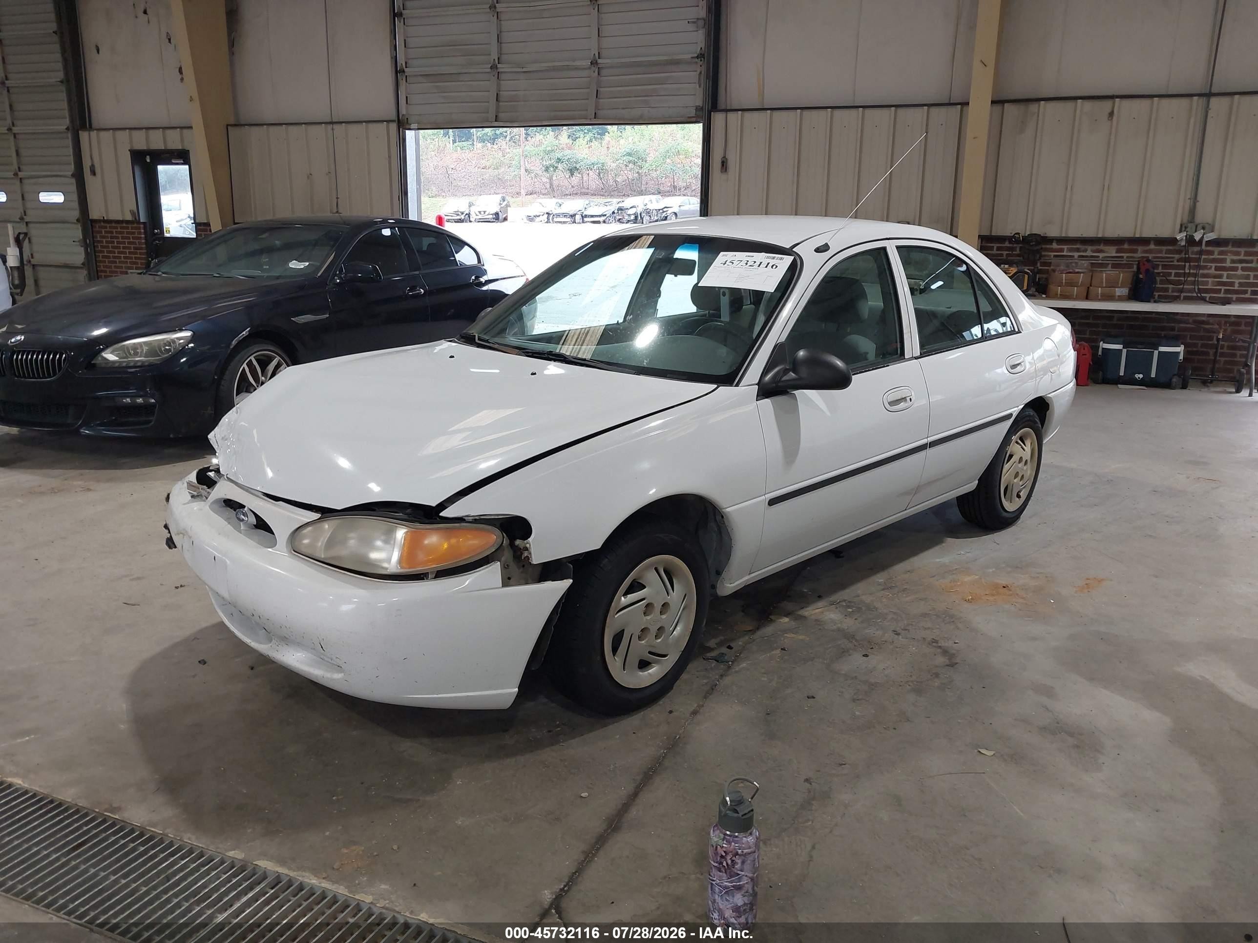 1999 Ford Escort Lx White vin: 1FAFP10P4XW179164
