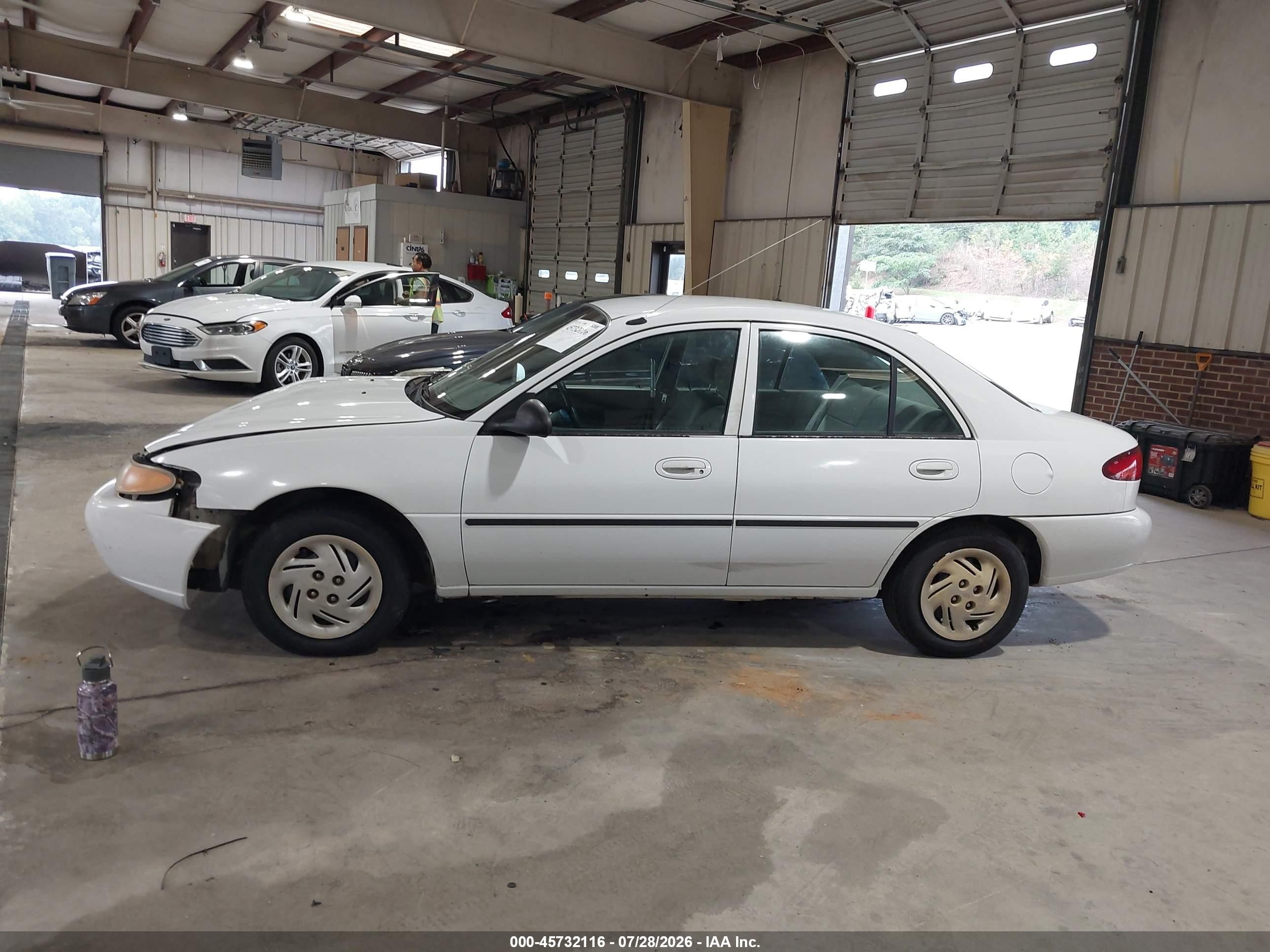1999 Ford Escort Lx White vin: 1FAFP10P4XW179164