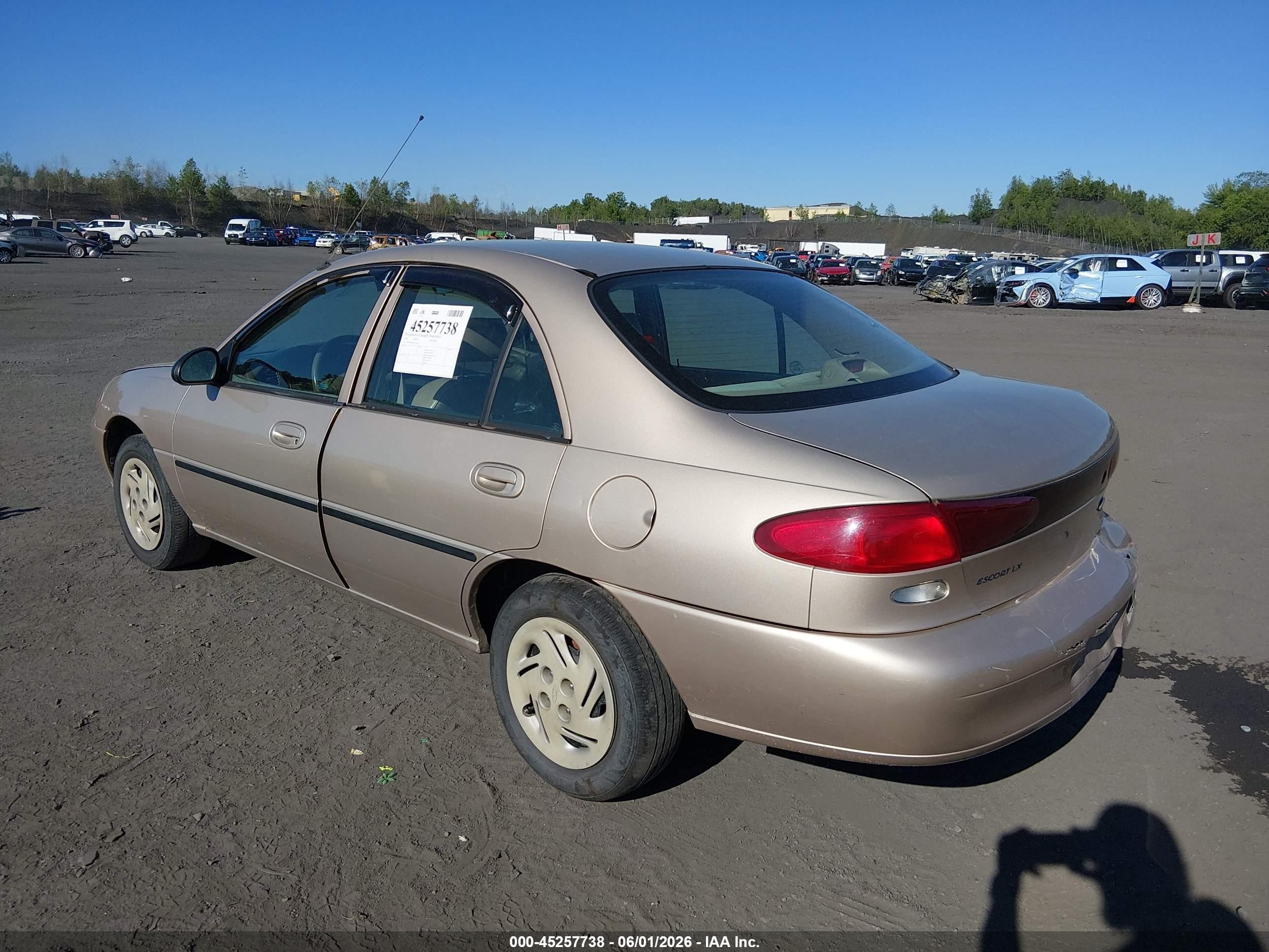 1998 Ford Escort Lx Gold vin: 1FAFP10P6WW292192