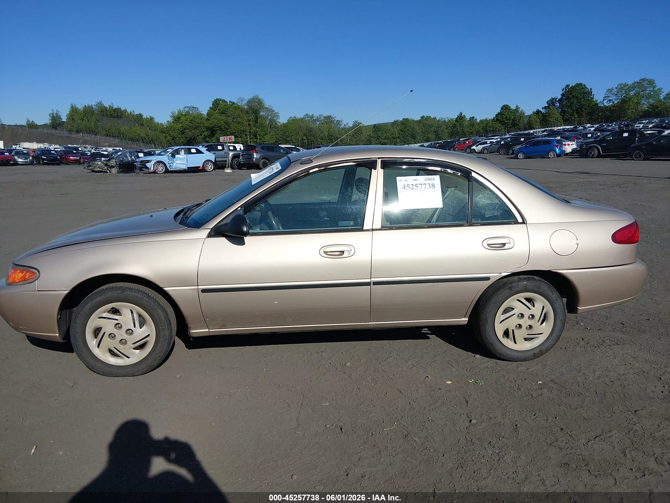 1998 Ford Escort Lx Gold vin: 1FAFP10P6WW292192