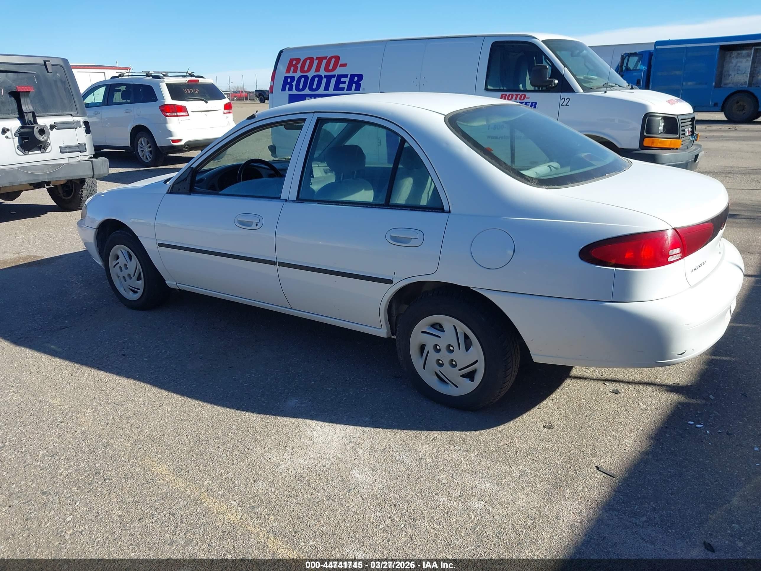 1999 Ford Escort Lx White vin: 1FAFP10P8XW221545