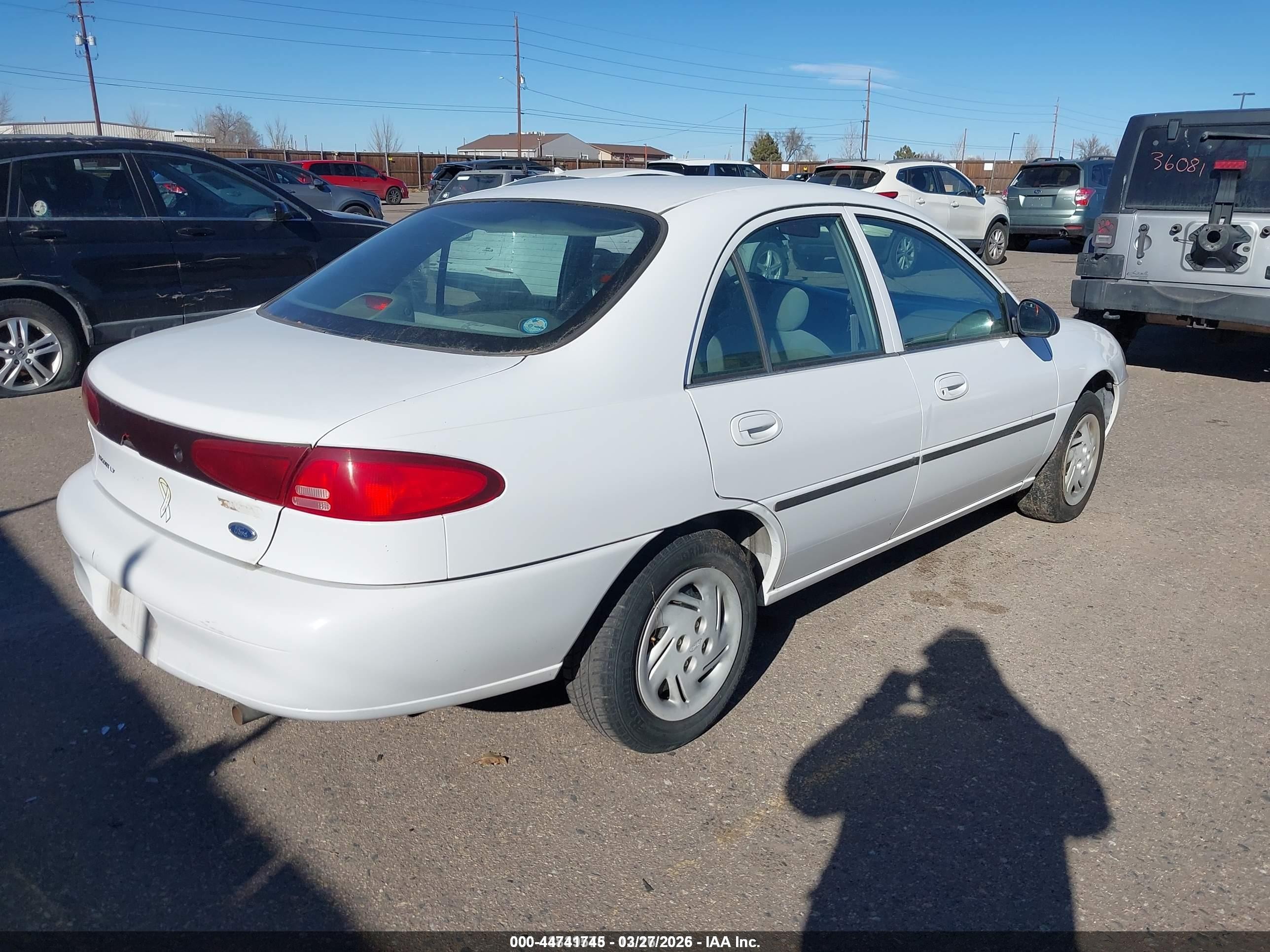1999 Ford Escort Lx White vin: 1FAFP10P8XW221545