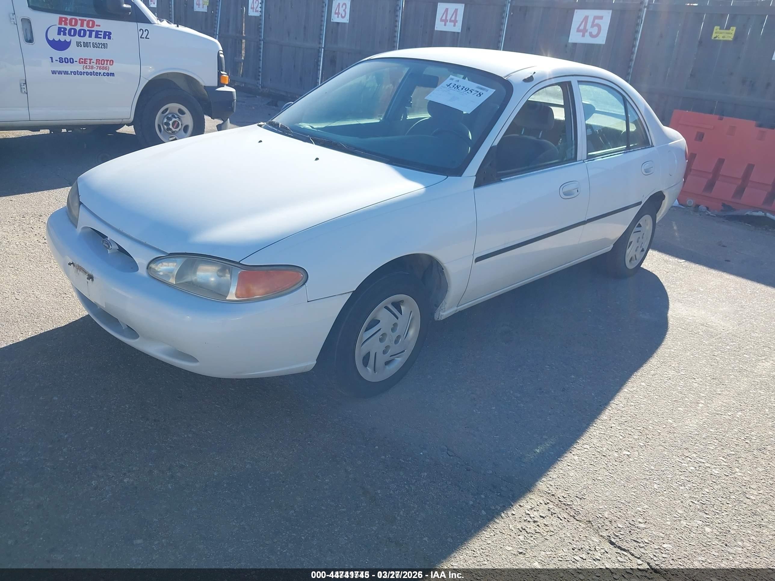 1999 Ford Escort Lx White vin: 1FAFP10P8XW221545