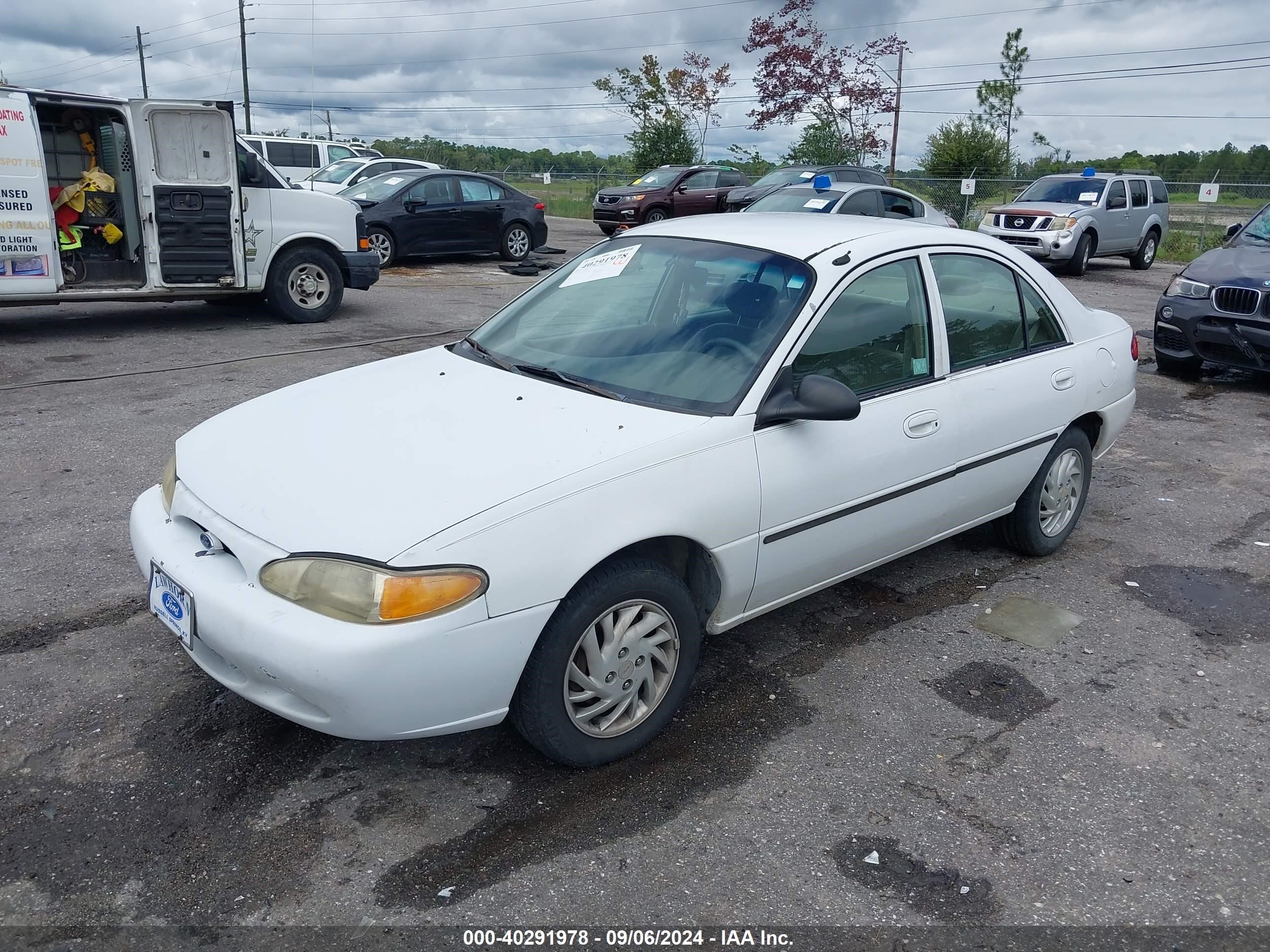 1999 Ford Escort Lx White vin: 1FAFP10P9XW161064