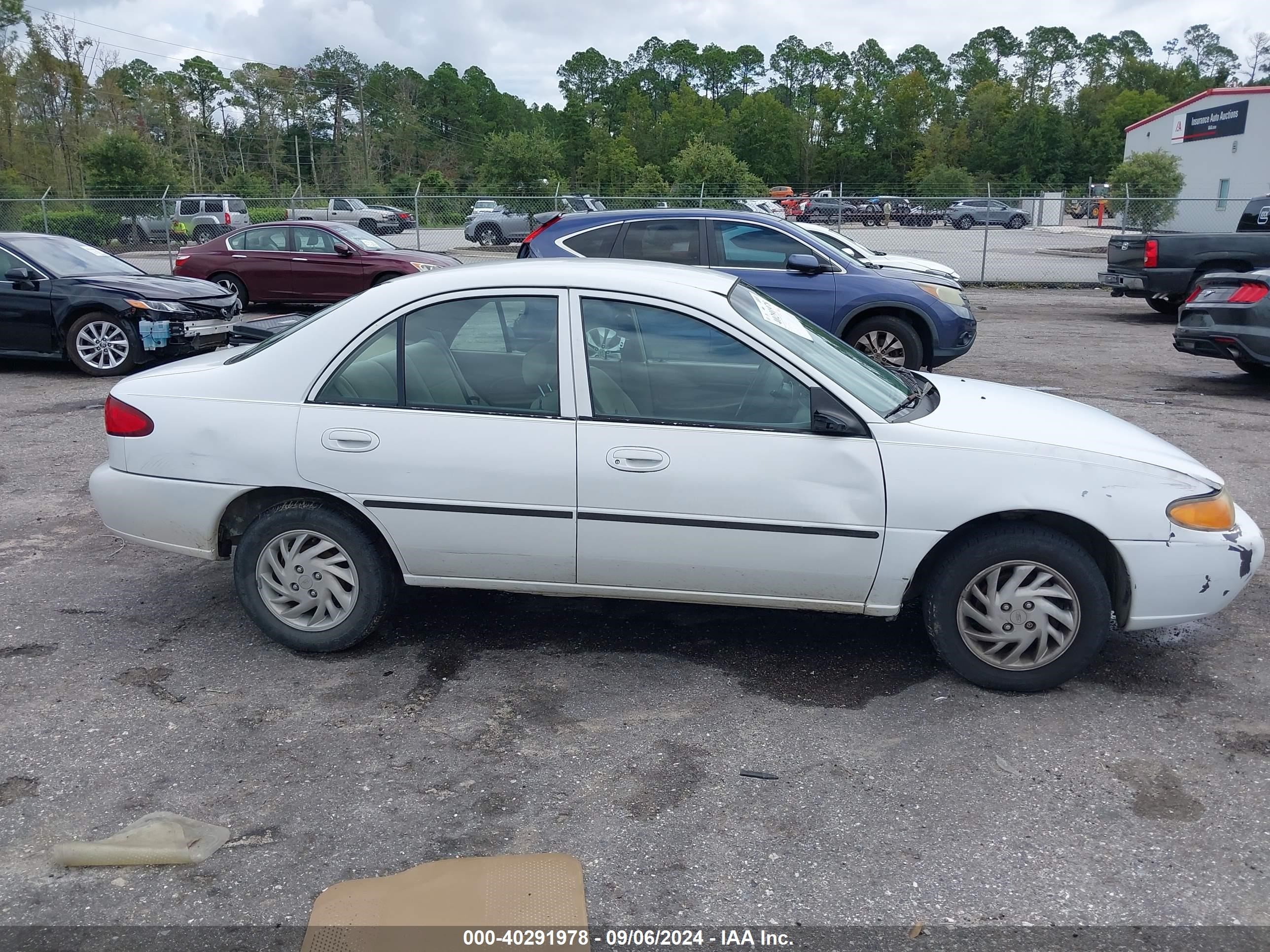 1999 Ford Escort Lx White vin: 1FAFP10P9XW161064