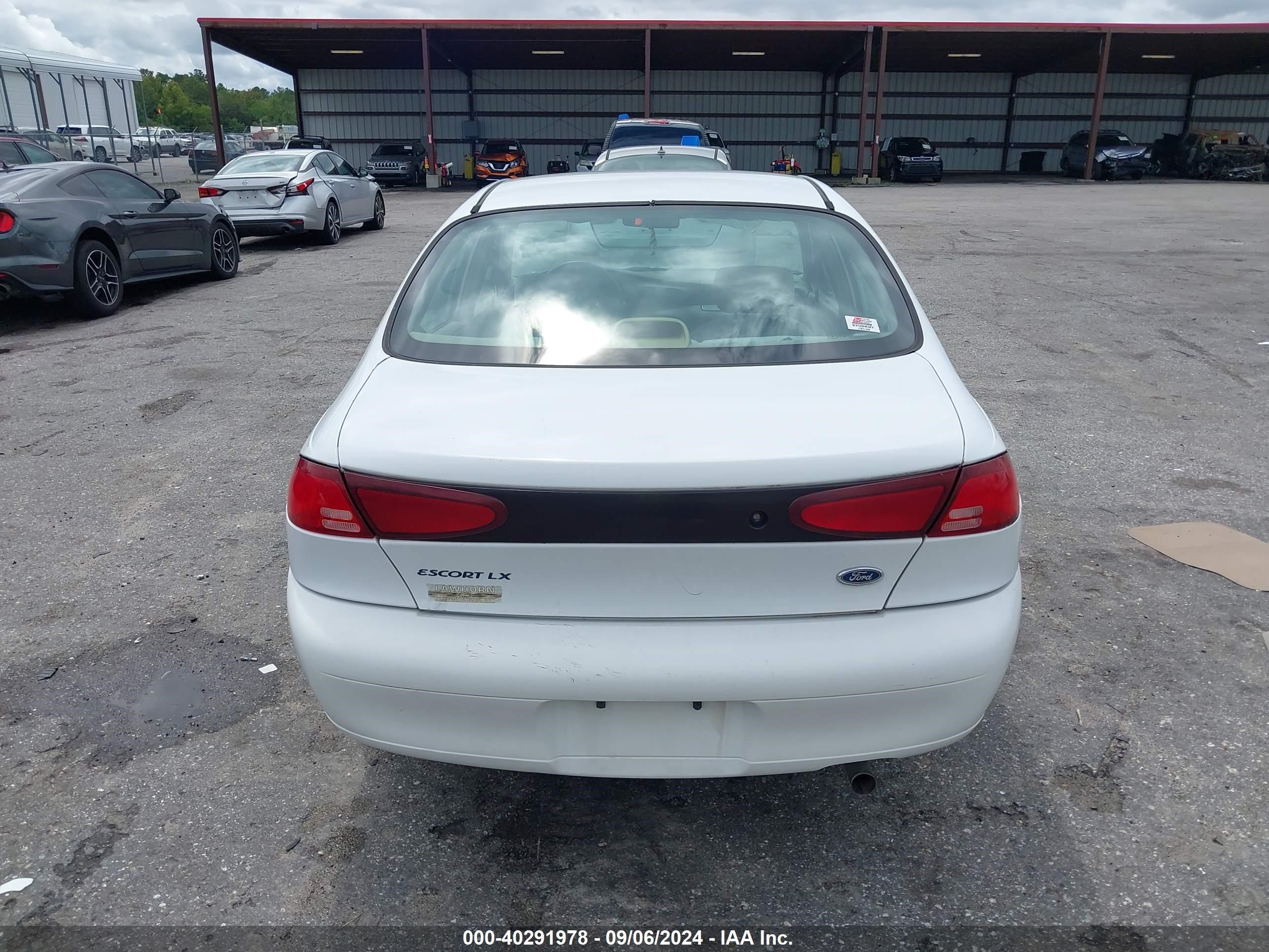 1999 Ford Escort Lx White vin: 1FAFP10P9XW161064
