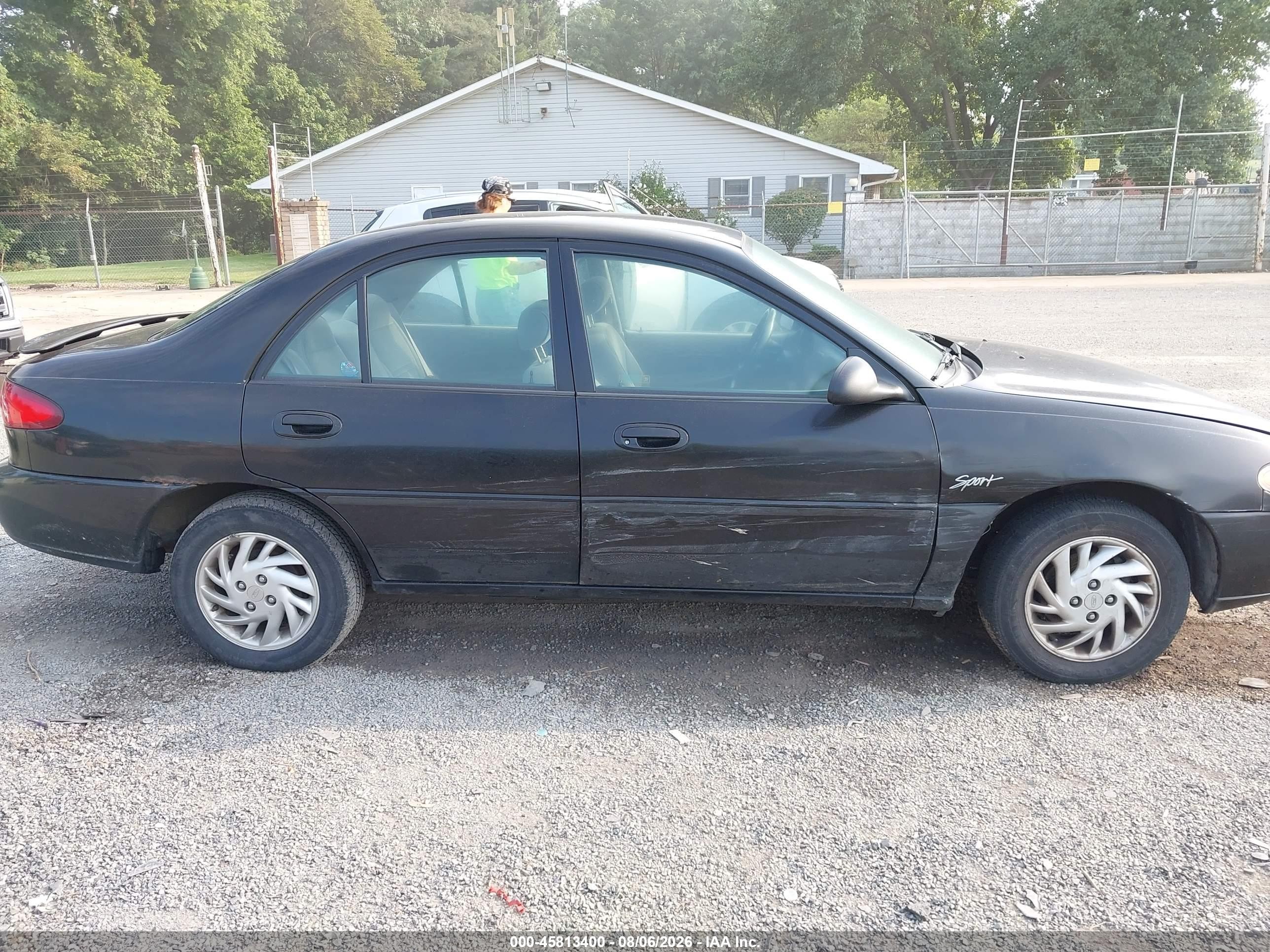1998 Ford Escort Se Black vin: 1FAFP13P0WW276419