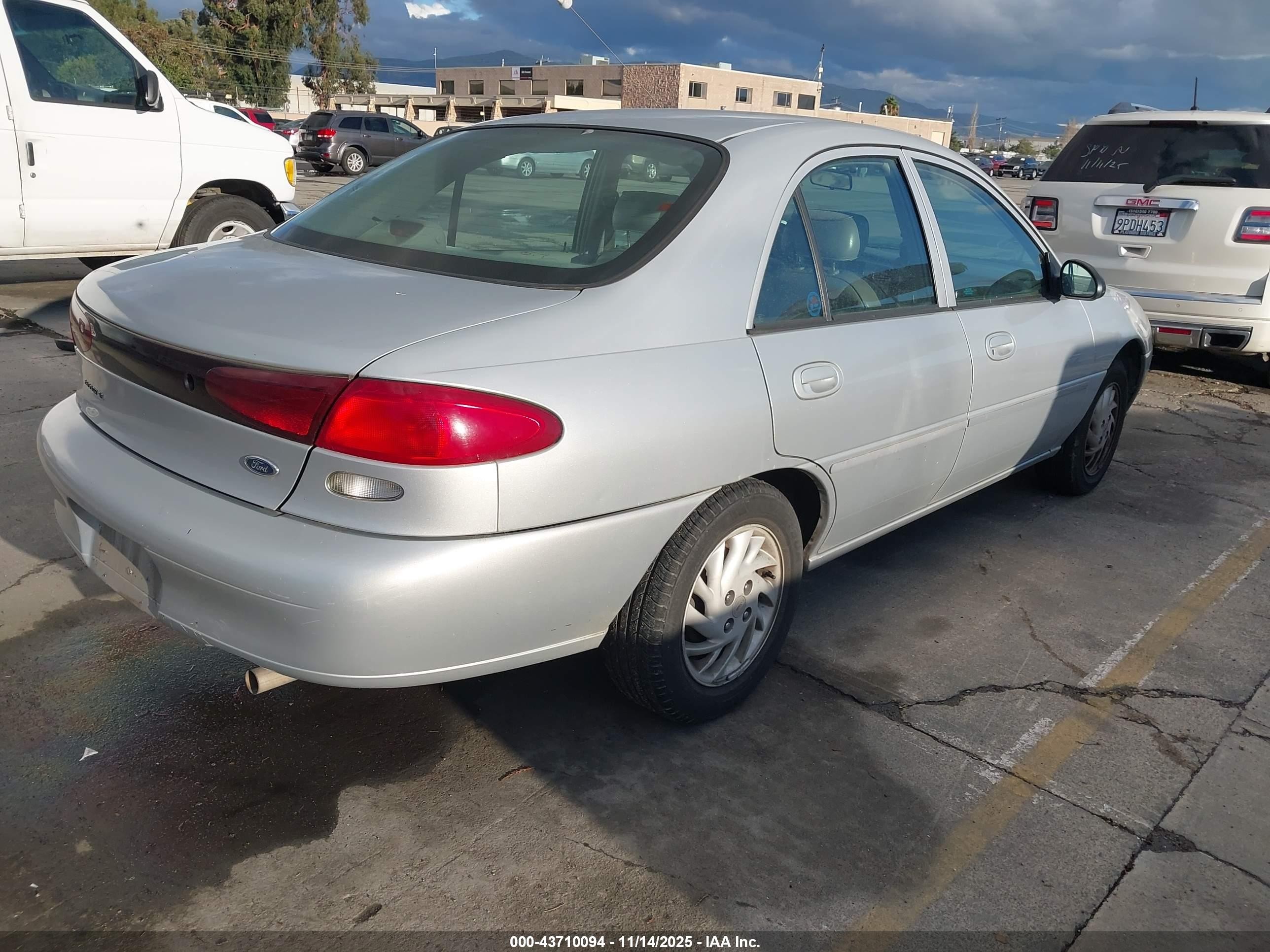 1998 Ford Escort Se Gray vin: 1FAFP13P1WW286487