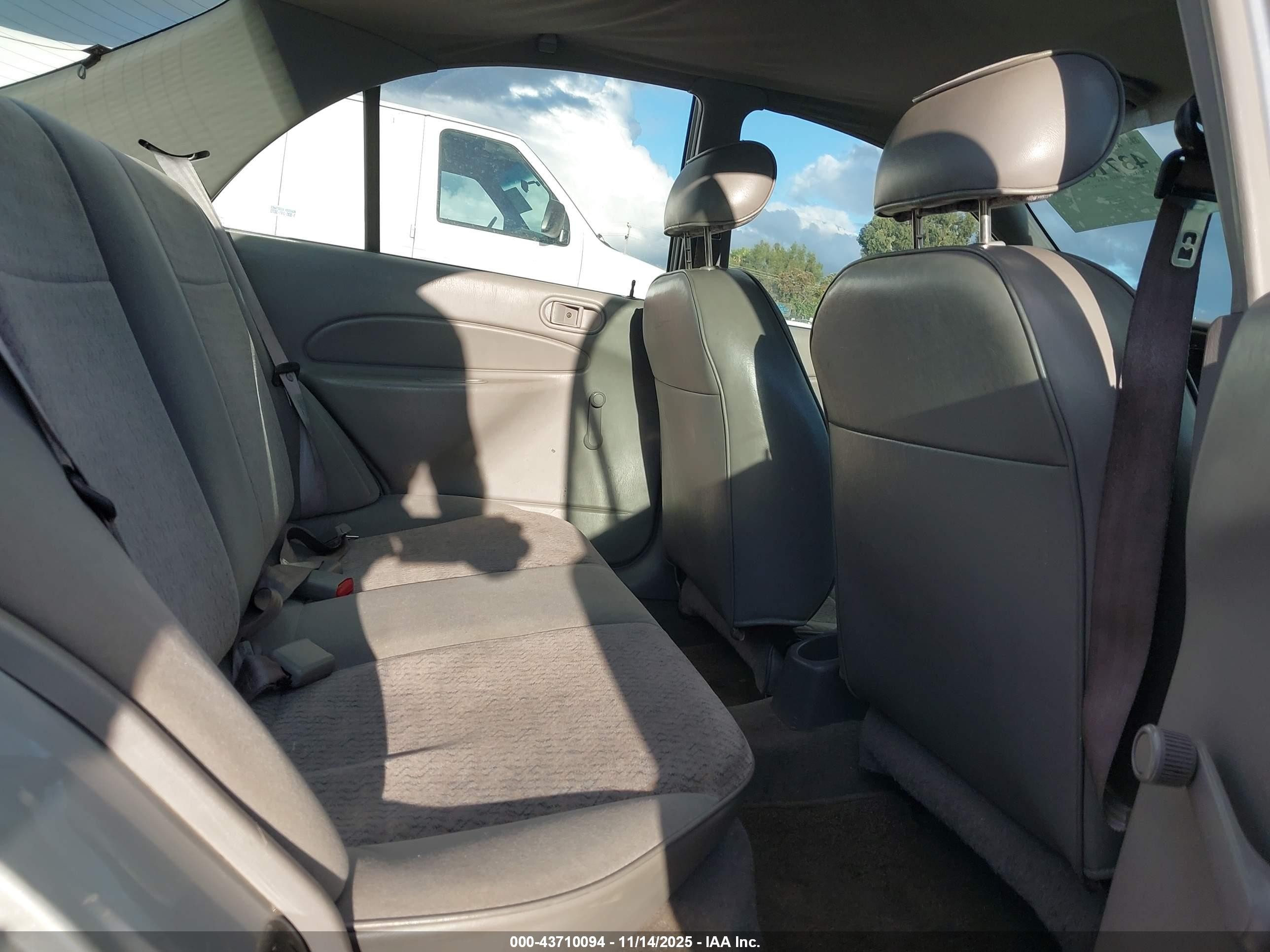 1998 Ford Escort Se Gray vin: 1FAFP13P1WW286487