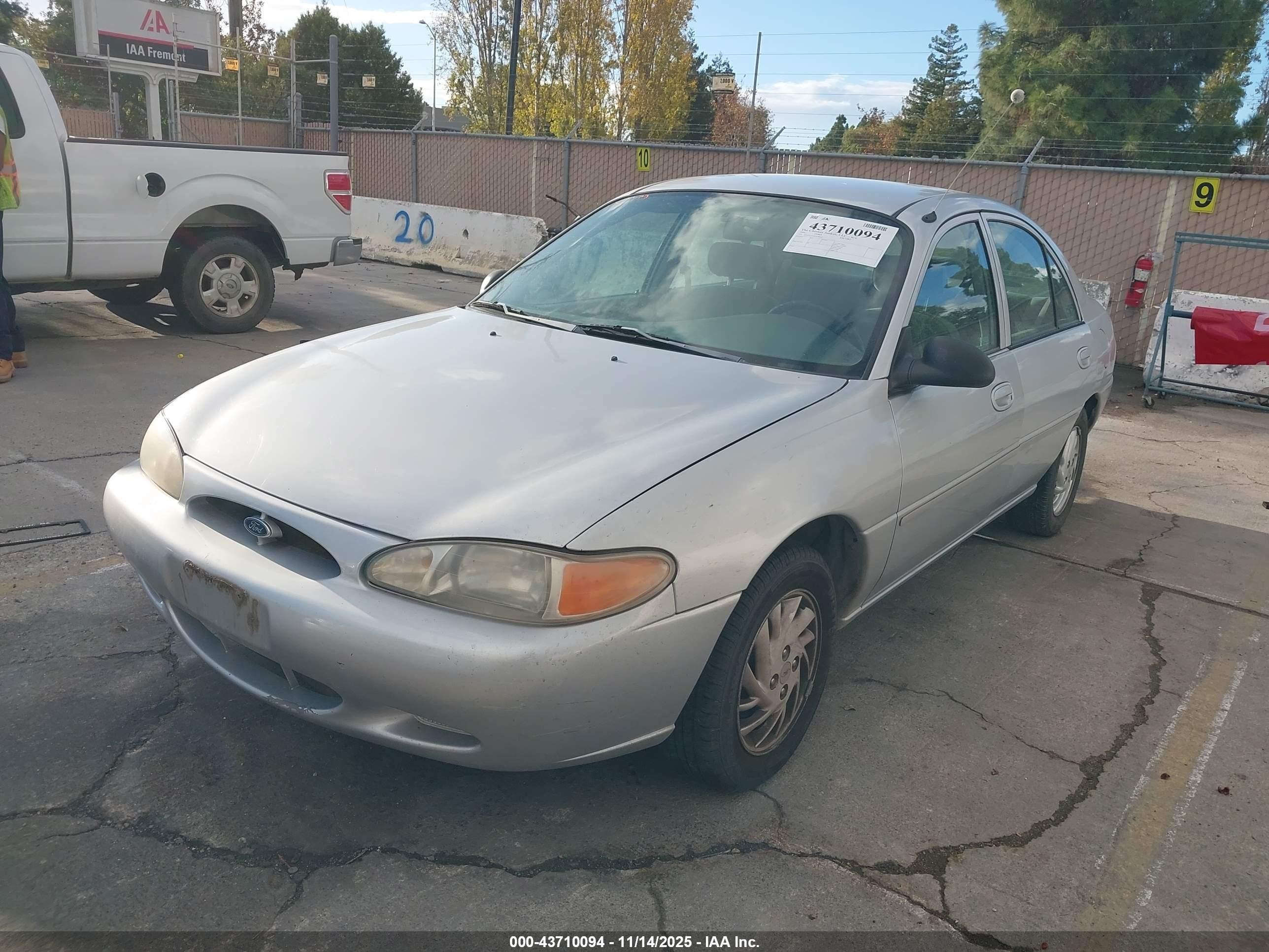 1998 Ford Escort Se Gray vin: 1FAFP13P1WW286487