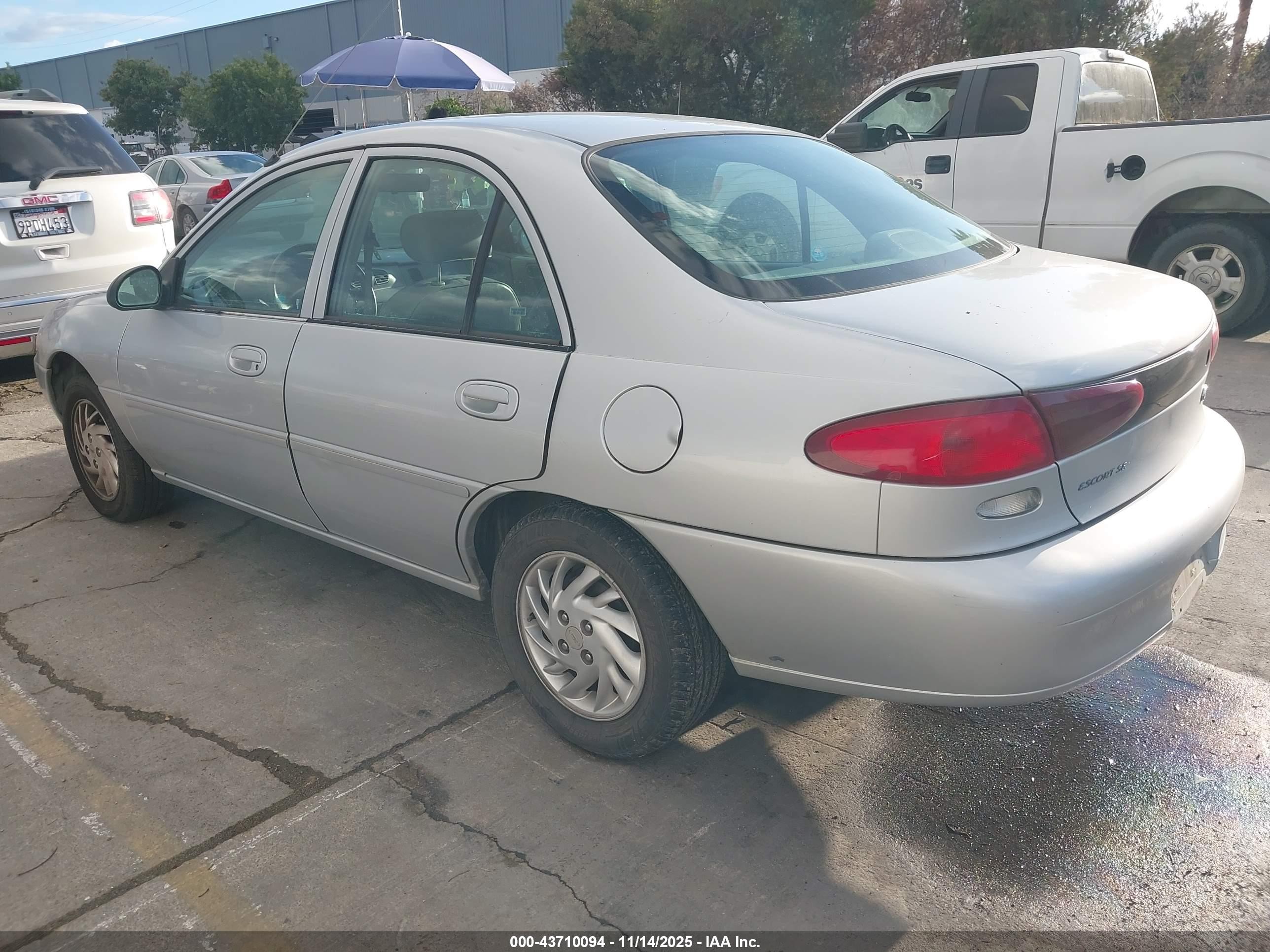 1998 Ford Escort Se Gray vin: 1FAFP13P1WW286487
