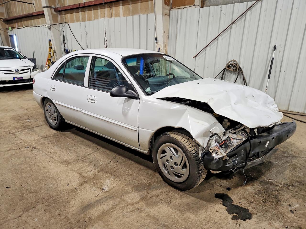 1999 Ford Escort Se White vin: 1FAFP13P1XW218367
