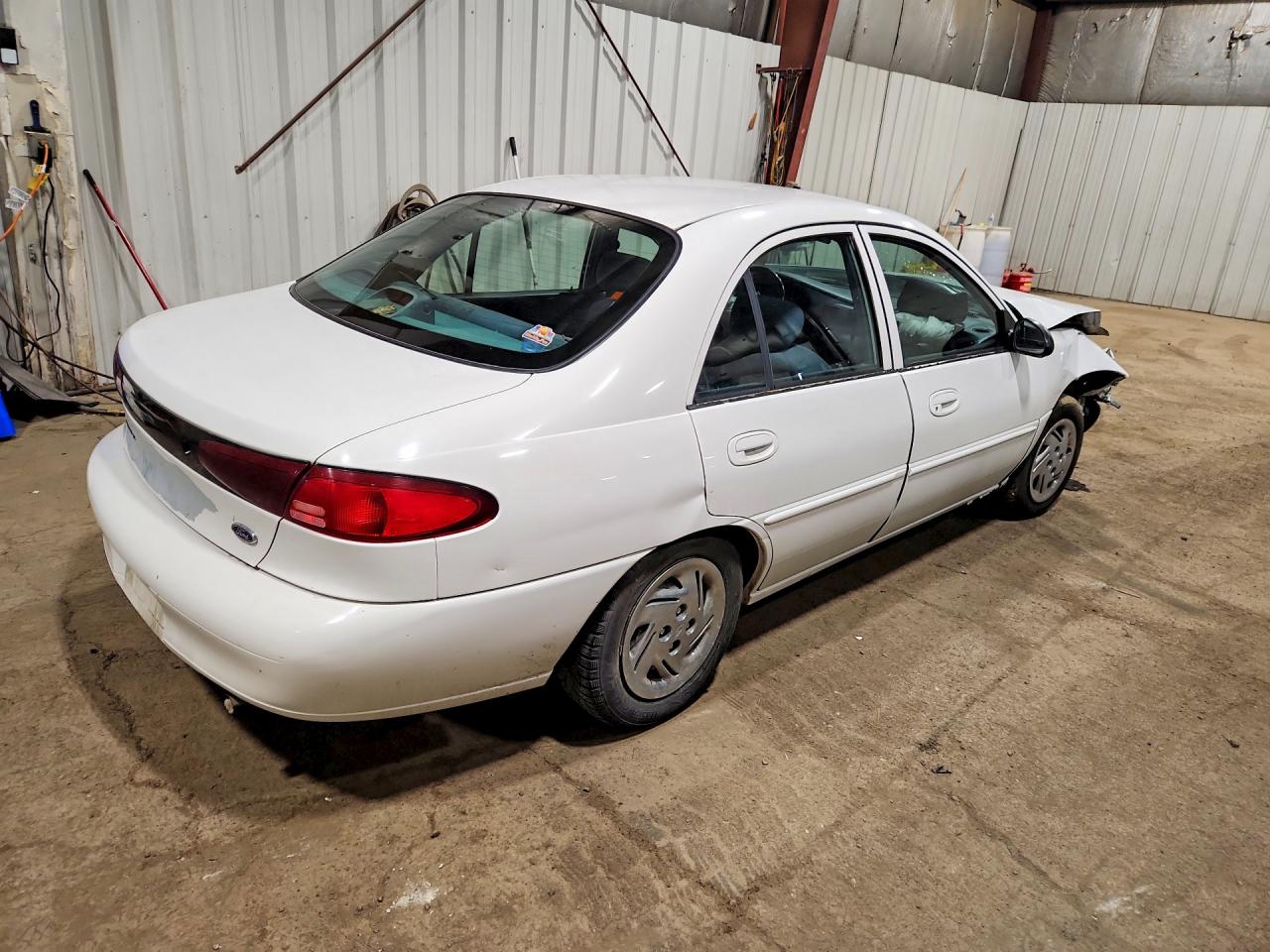 1999 Ford Escort Se White vin: 1FAFP13P1XW218367