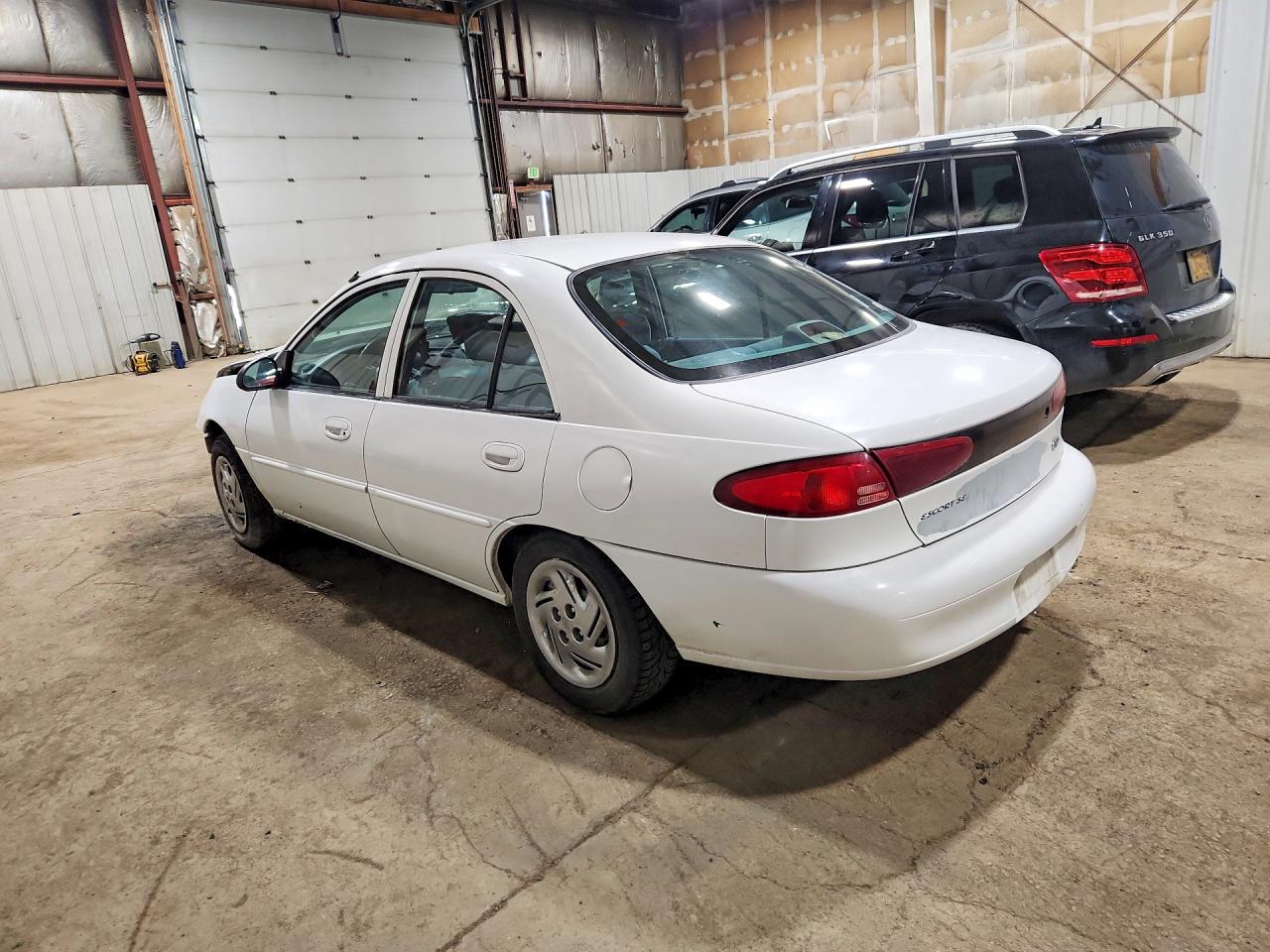 1999 Ford Escort Se White vin: 1FAFP13P1XW218367