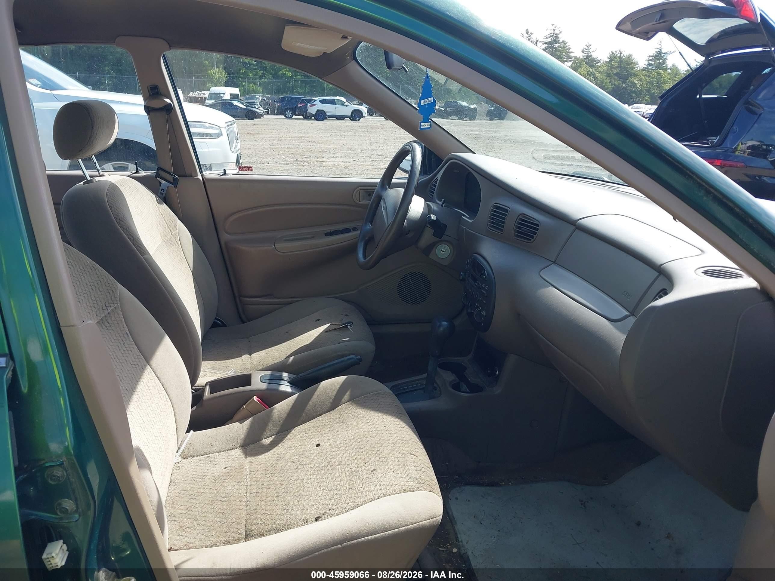 1999 Ford Escort Se Green vin: 1FAFP13P3XW286783