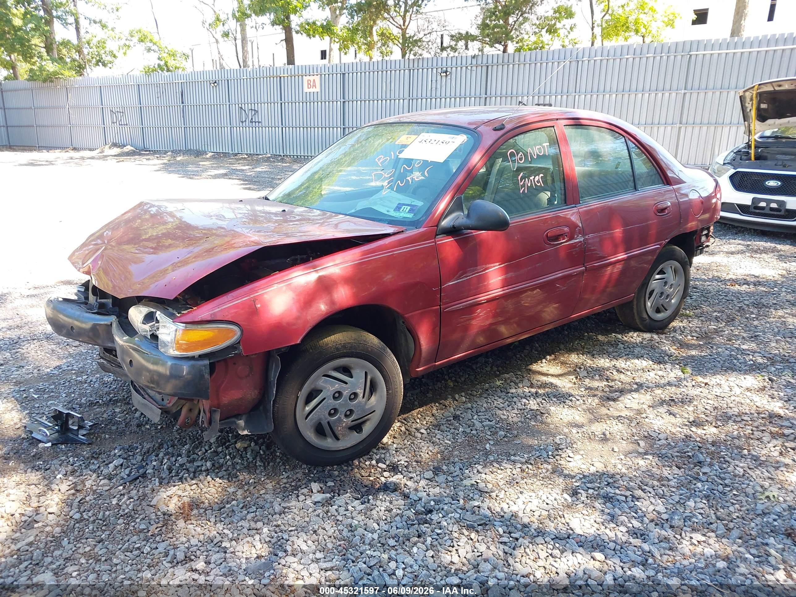 1998 Ford Escort Se Red vin: 1FAFP13P5WW256800