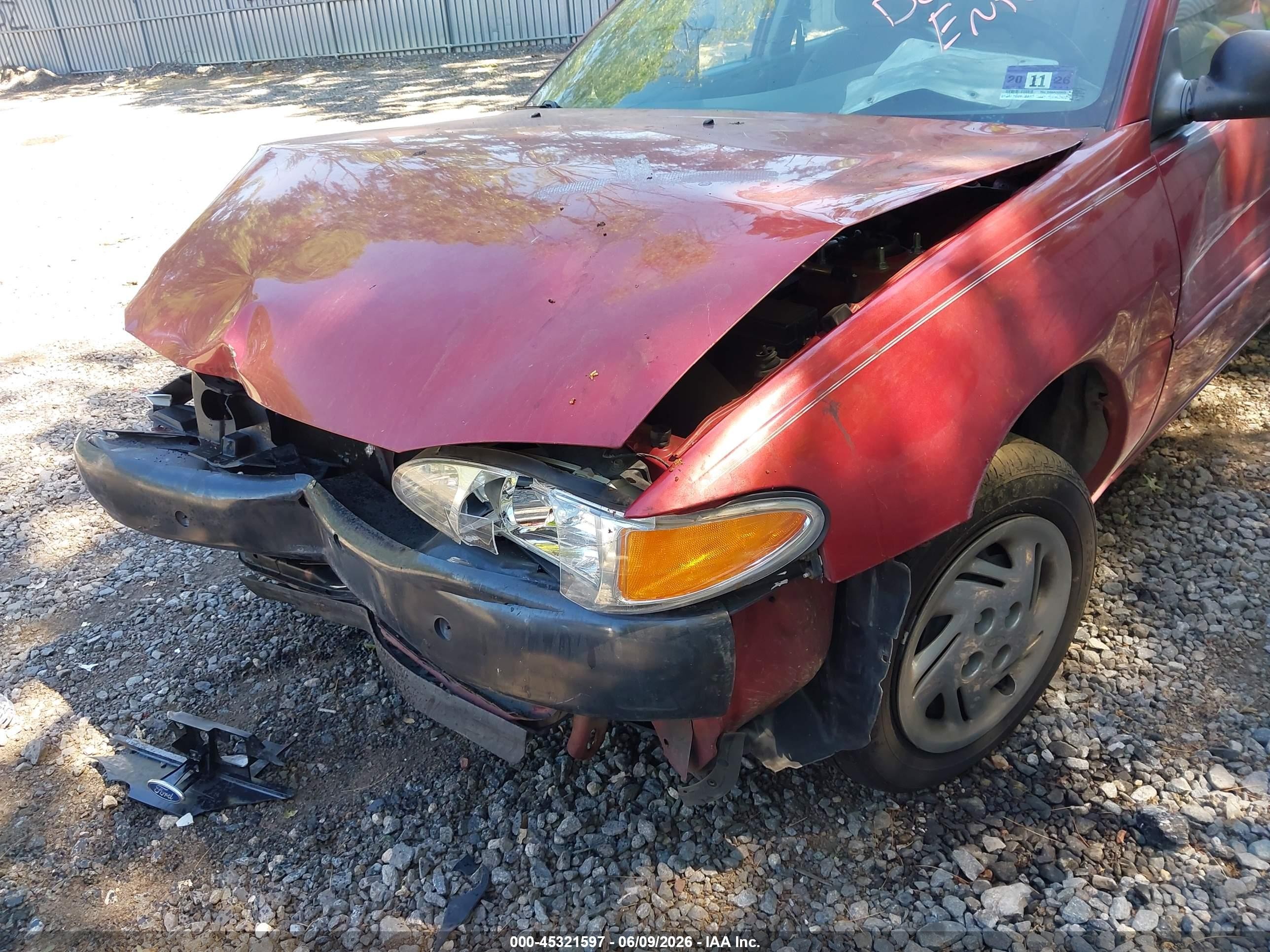 1998 Ford Escort Se Red vin: 1FAFP13P5WW256800
