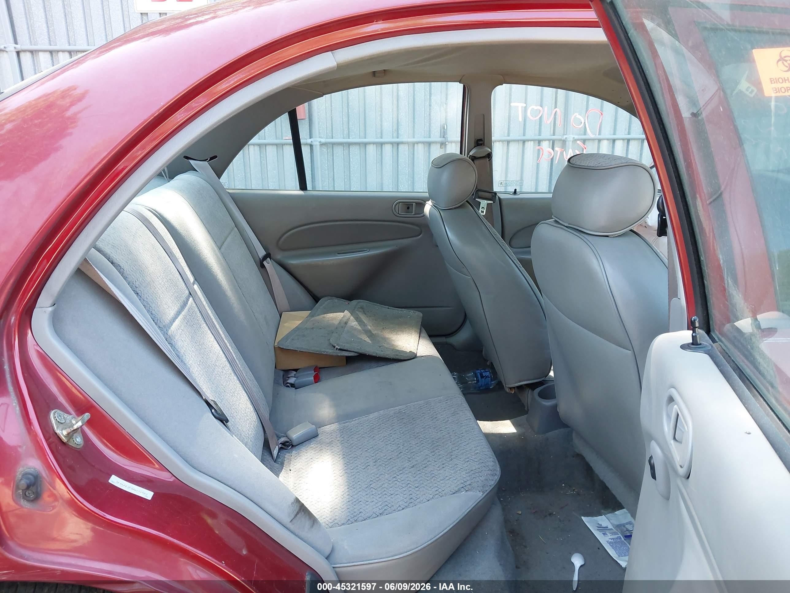 1998 Ford Escort Se Red vin: 1FAFP13P5WW256800