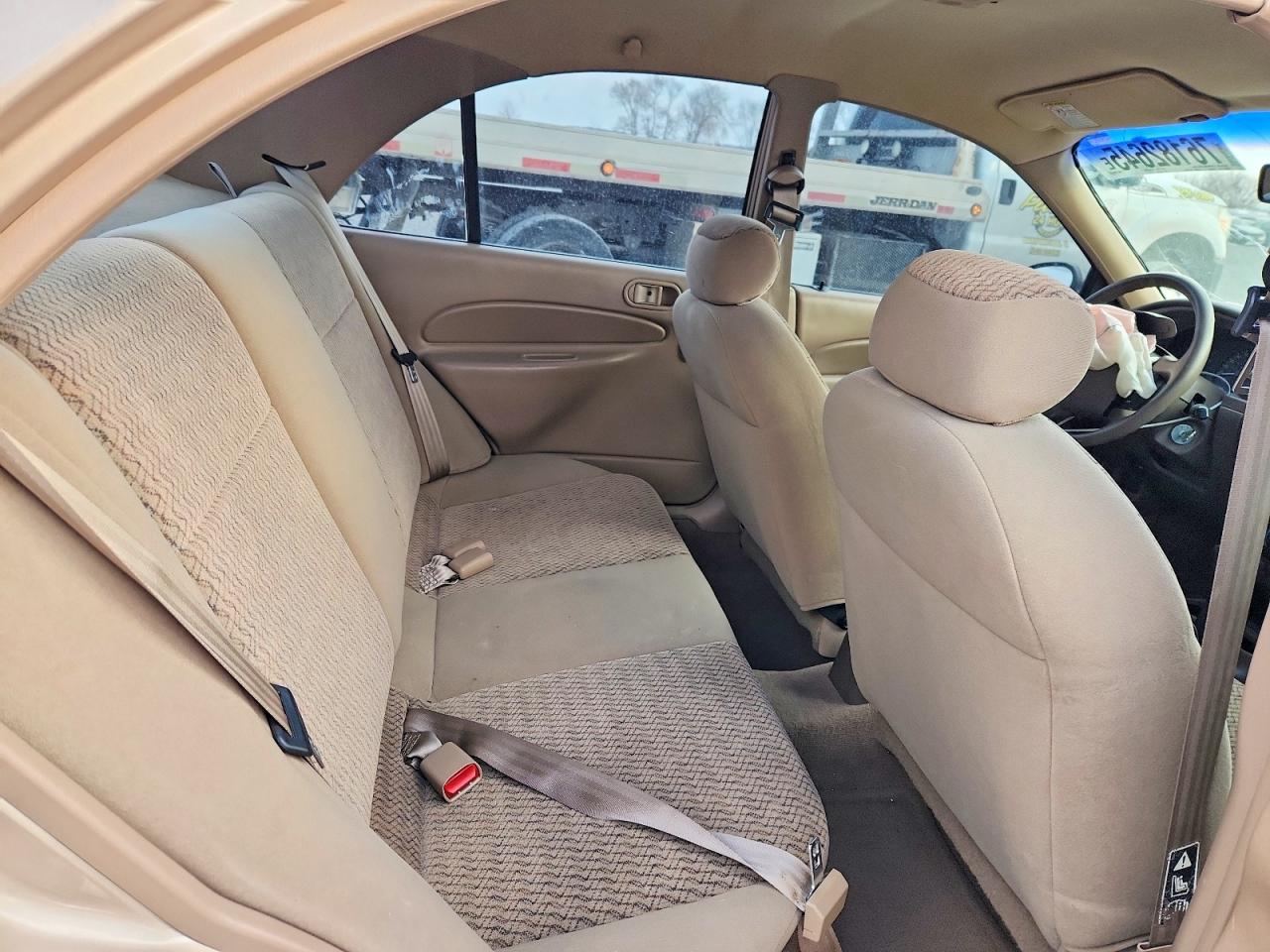 1999 Ford Escort Se Gold vin: 1FAFP13P6XW127918