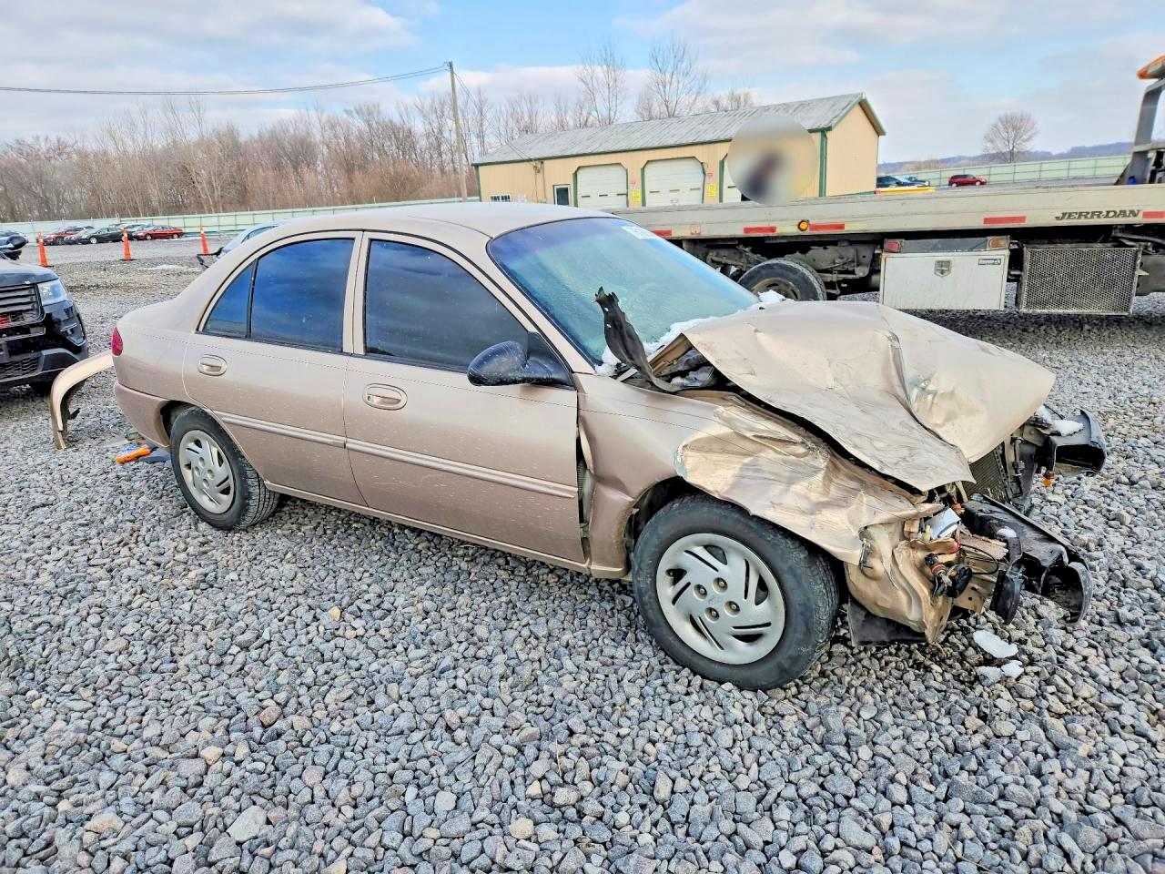 1999 Ford Escort Se Gold vin: 1FAFP13P6XW127918