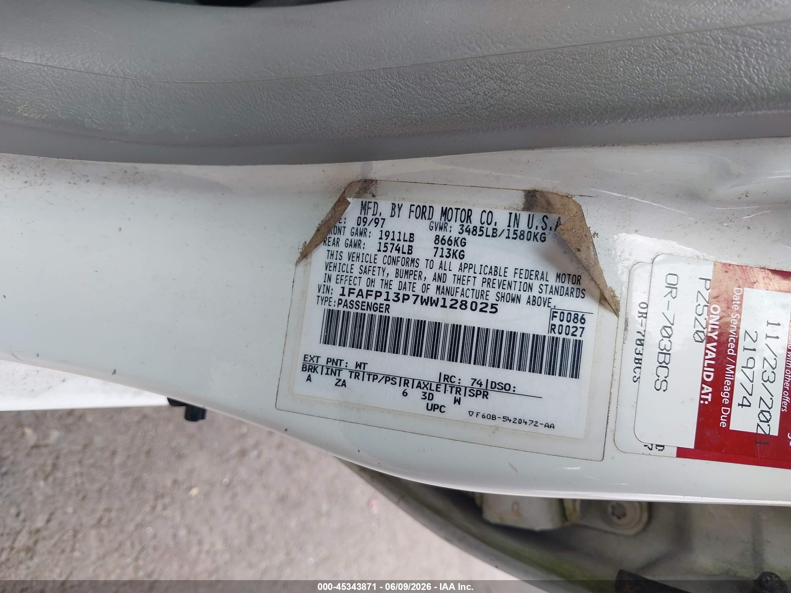 1998 Ford Escort Se White vin: 1FAFP13P7WW128025