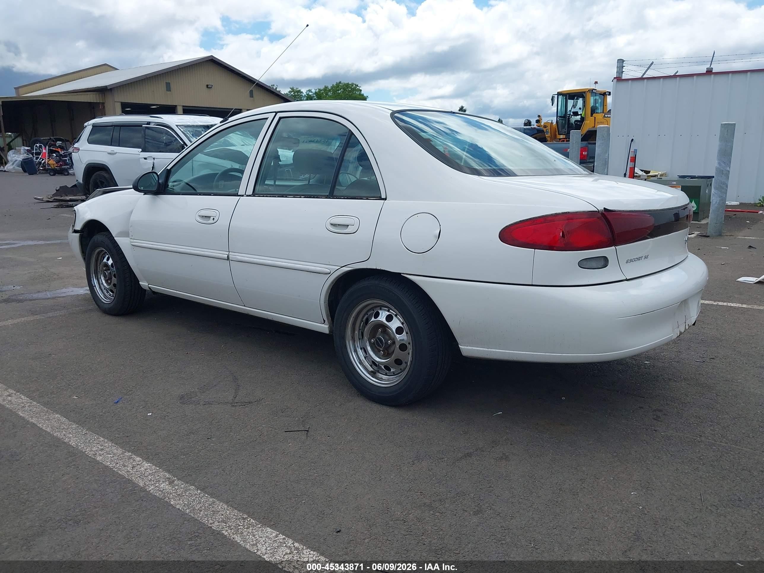 1998 Ford Escort Se White vin: 1FAFP13P7WW128025