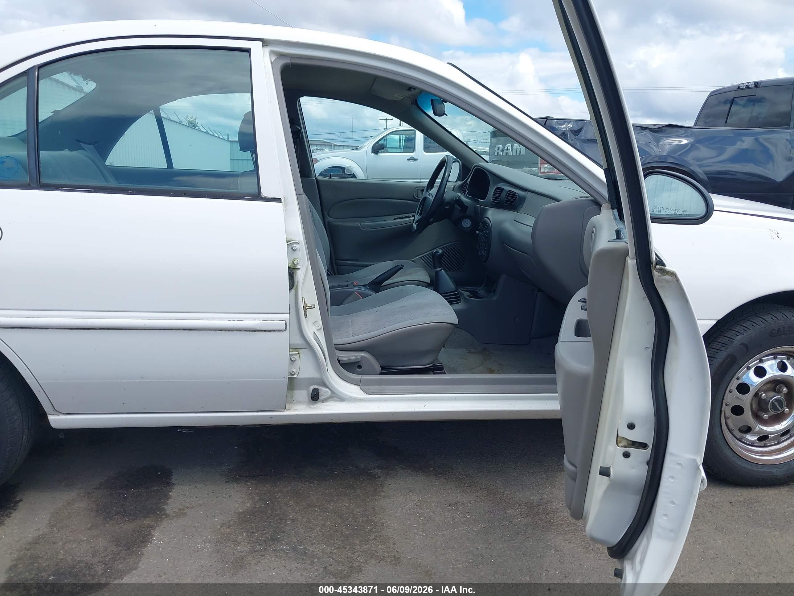 1998 Ford Escort Se White vin: 1FAFP13P7WW128025