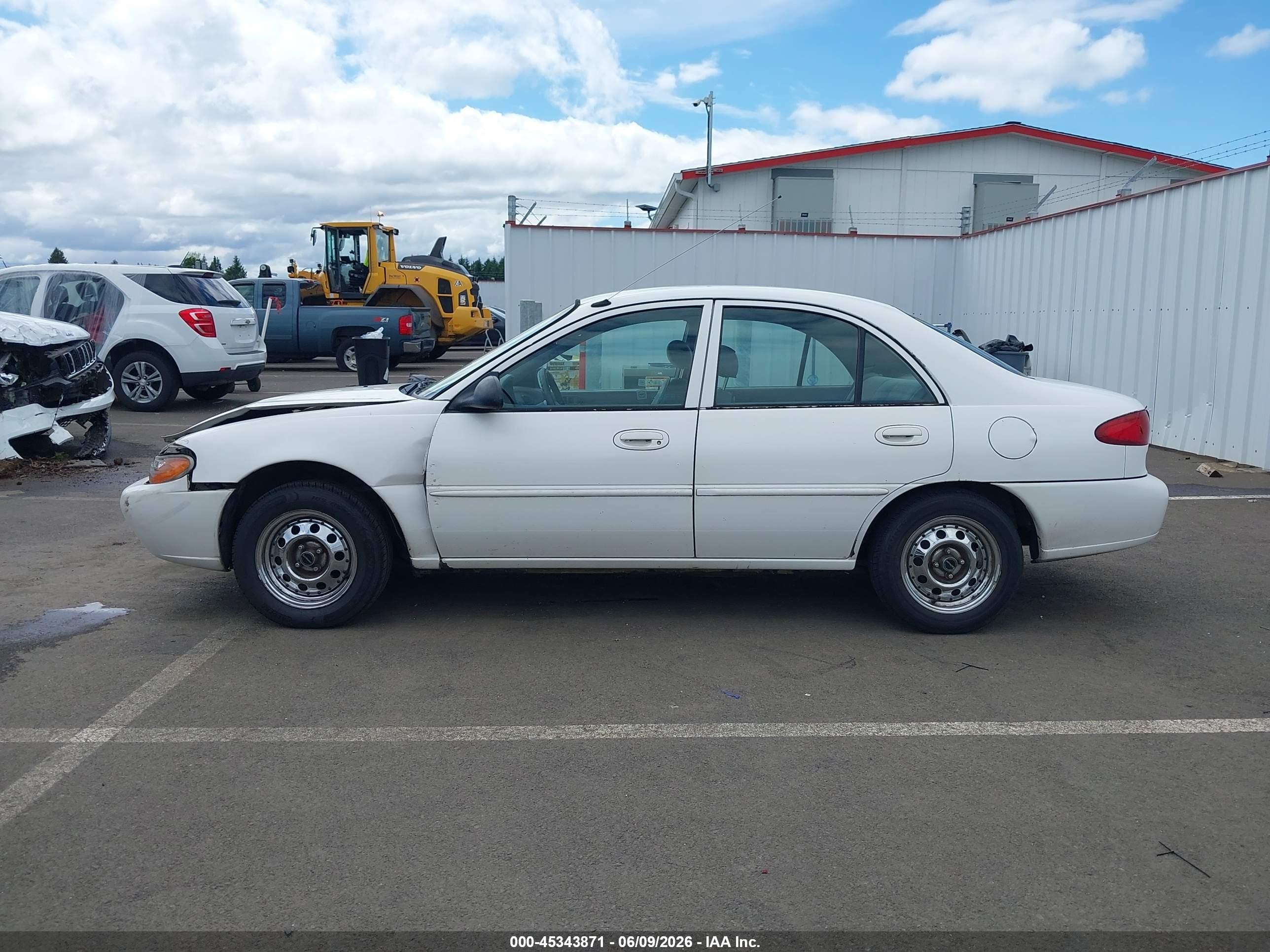 1998 Ford Escort Se White vin: 1FAFP13P7WW128025