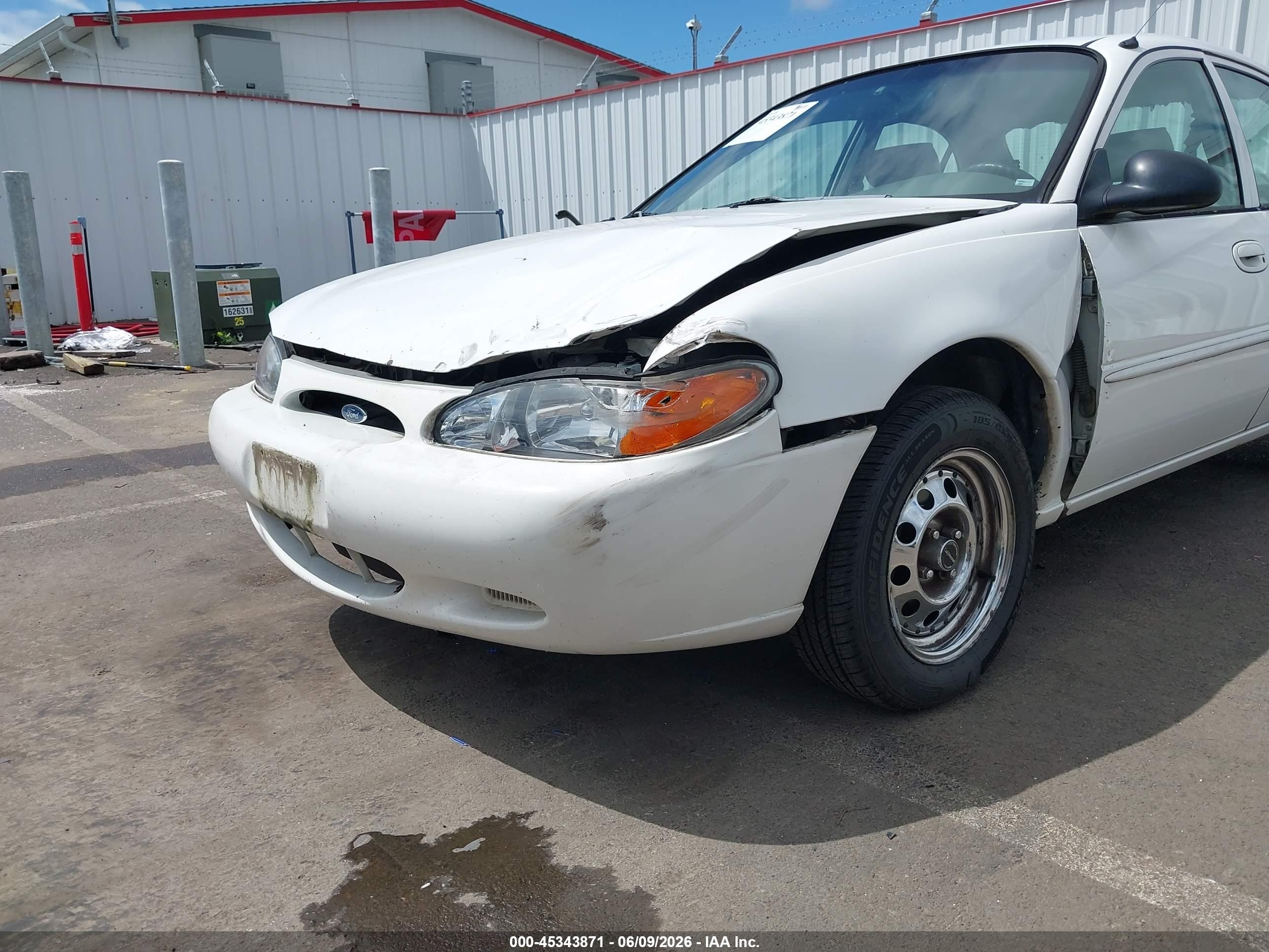 1998 Ford Escort Se White vin: 1FAFP13P7WW128025