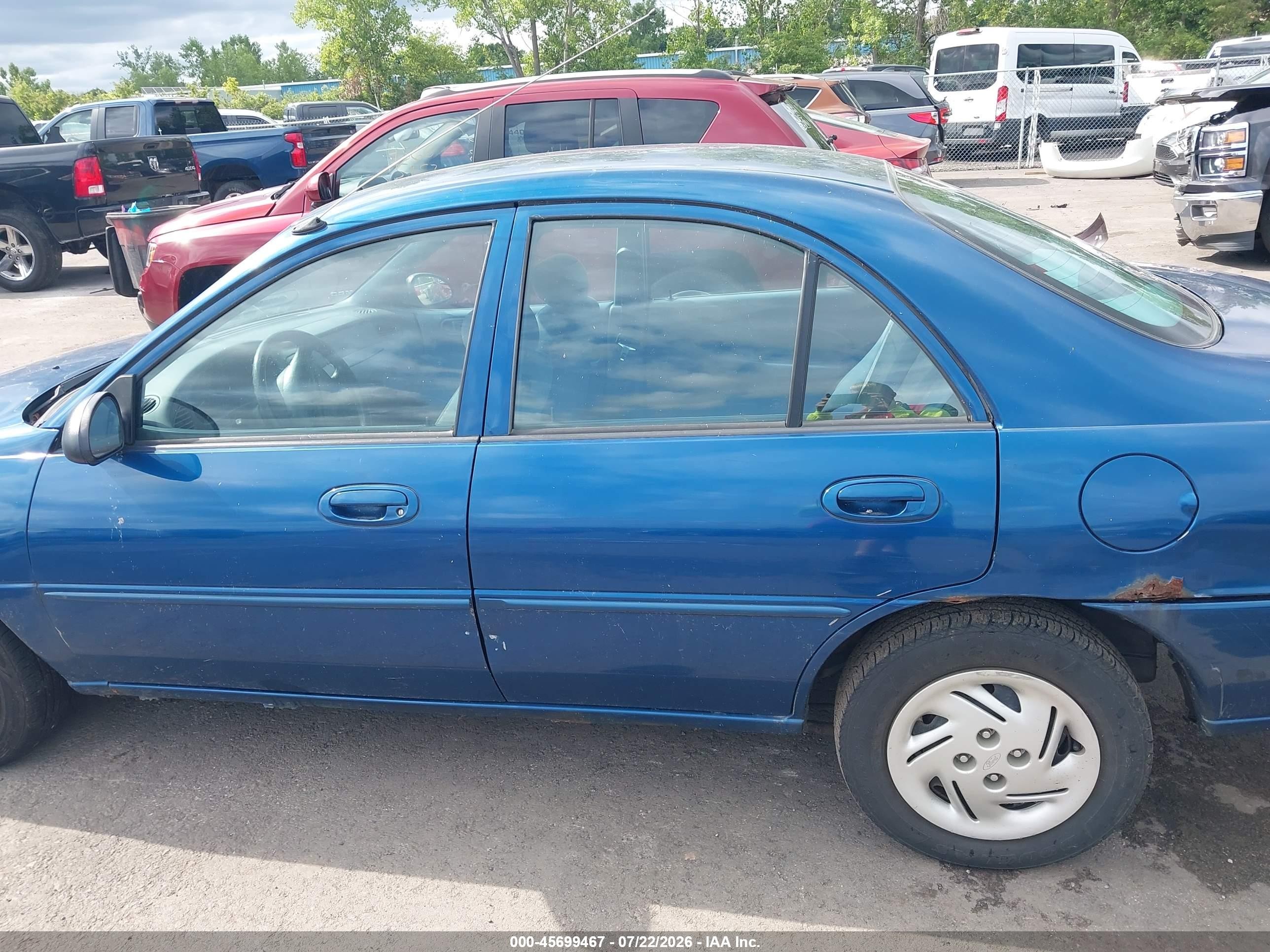 1999 Ford Escort Se Blue vin: 1FAFP13P7XW166047