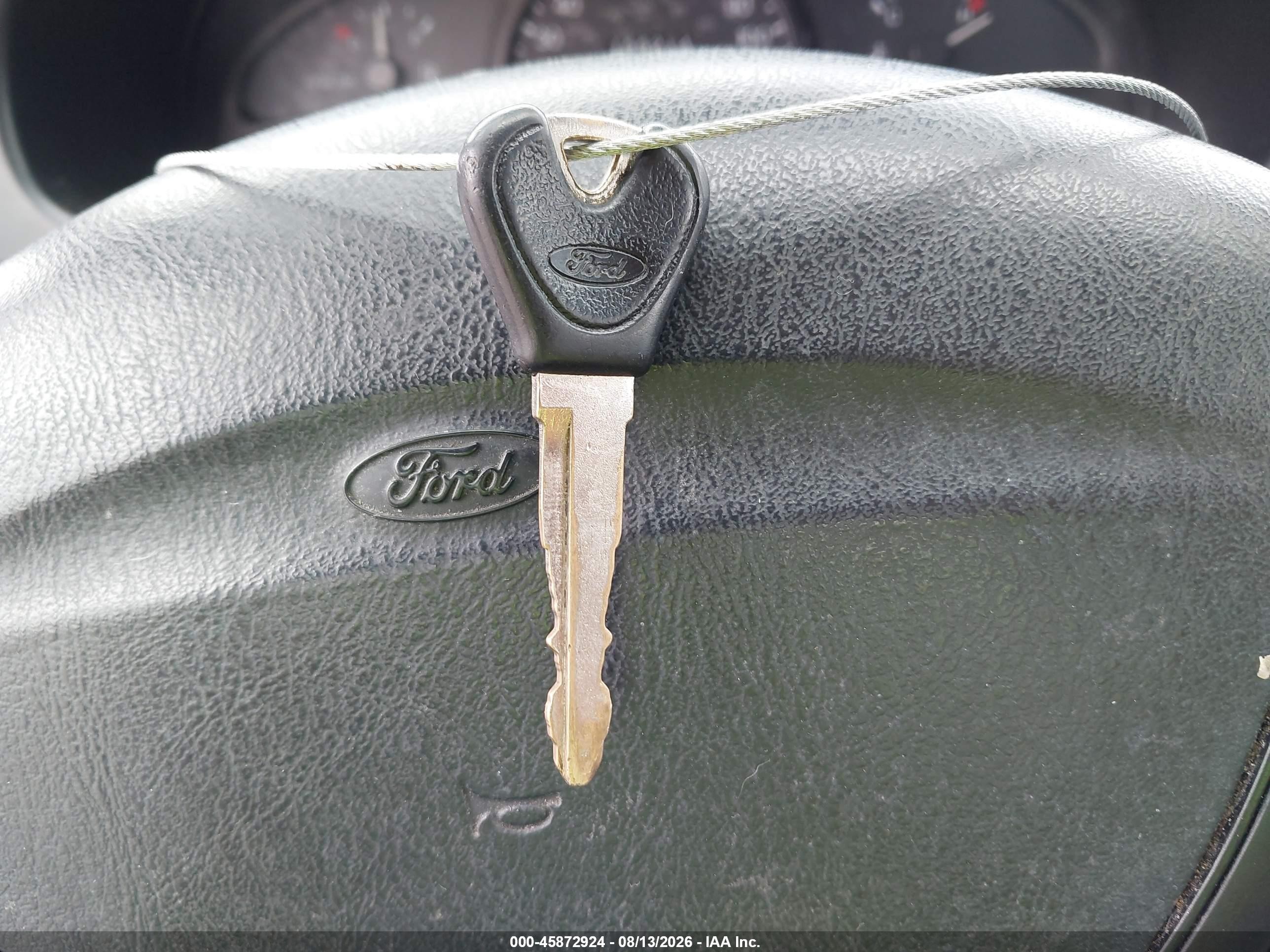 1998 Ford Escort Se Silver vin: 1FAFP13P8WW126137