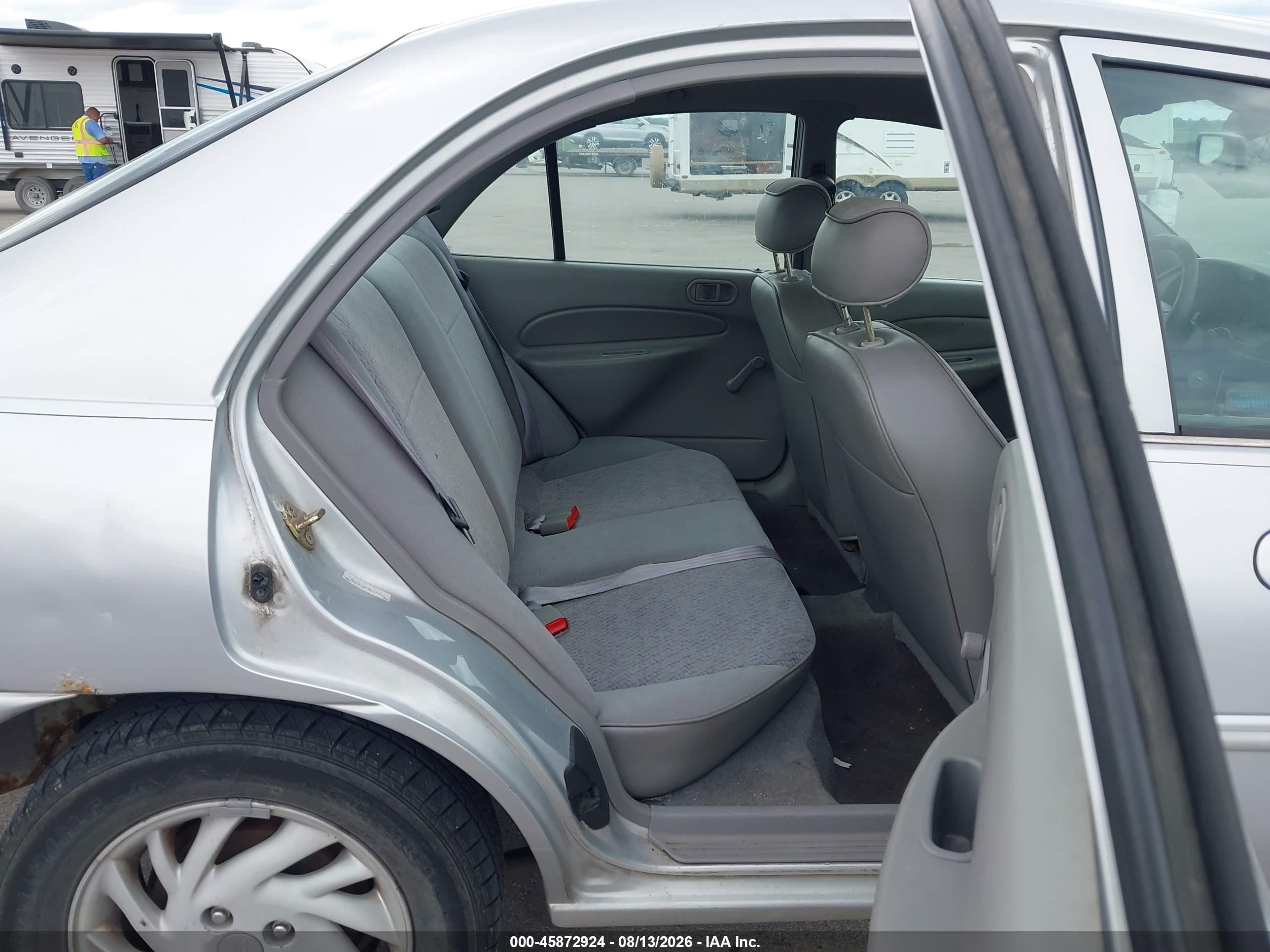 1998 Ford Escort Se Silver vin: 1FAFP13P8WW126137
