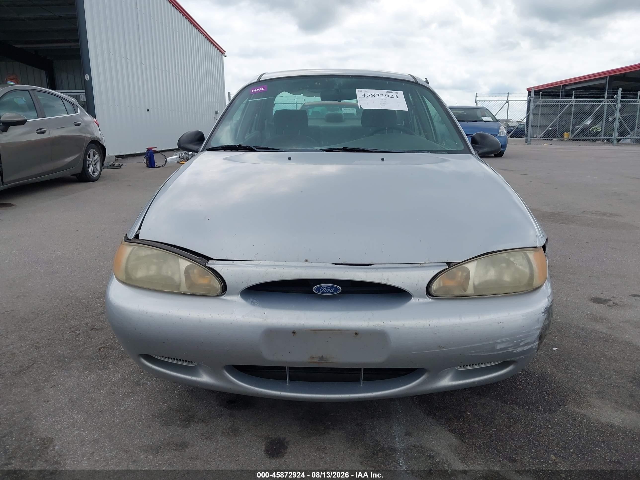 1998 Ford Escort Se Silver vin: 1FAFP13P8WW126137