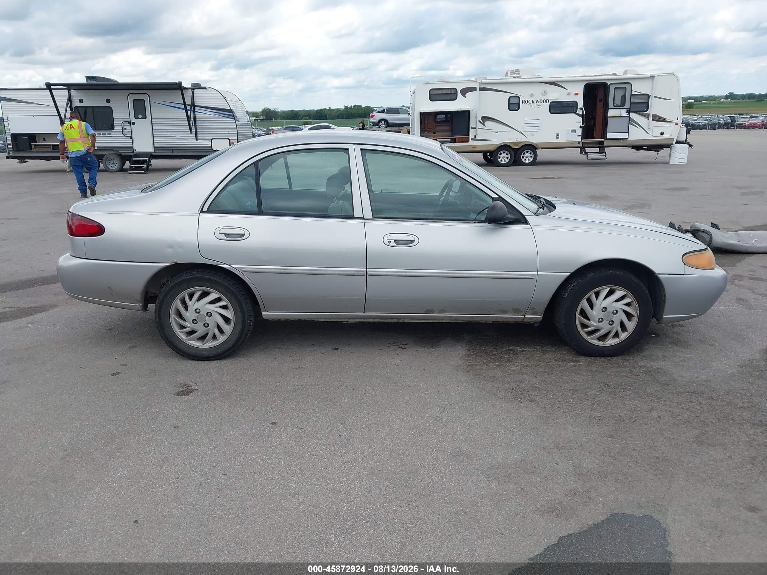 1998 Ford Escort Se Silver vin: 1FAFP13P8WW126137