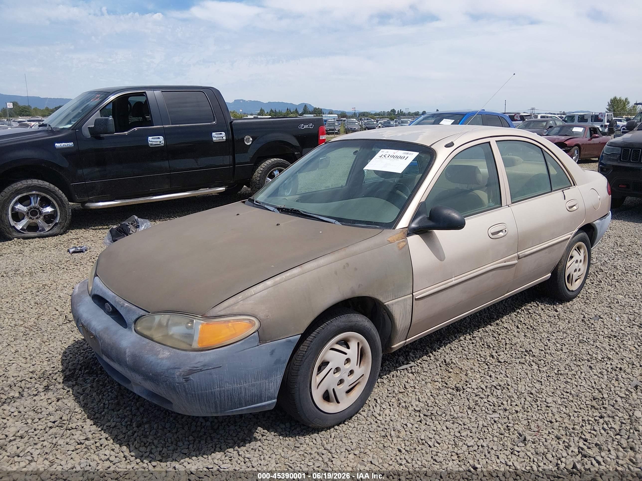 1998 Ford Escort Se Gold vin: 1FAFP13P9WW291761