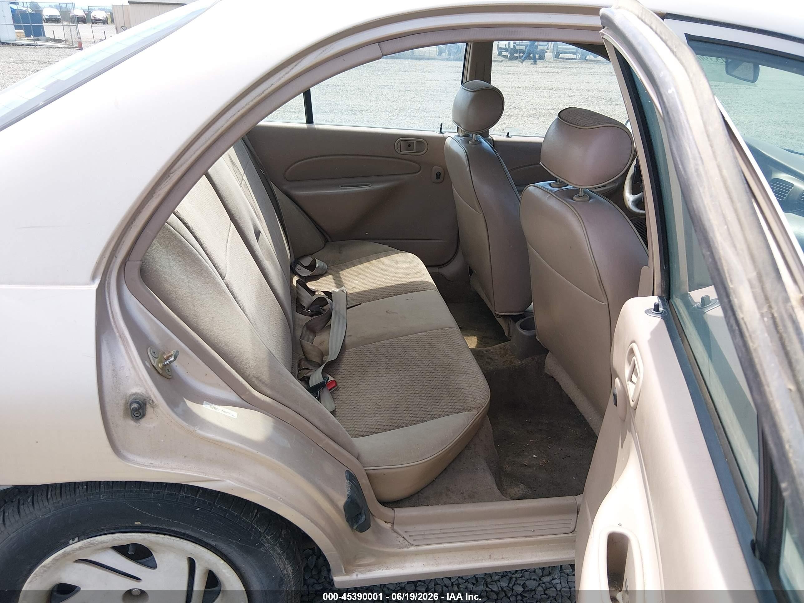 1998 Ford Escort Se Gold vin: 1FAFP13P9WW291761