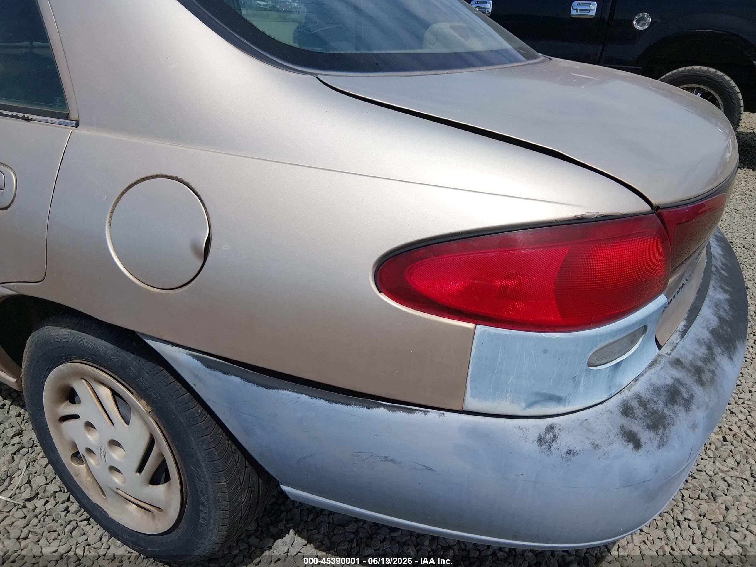 1998 Ford Escort Se Gold vin: 1FAFP13P9WW291761