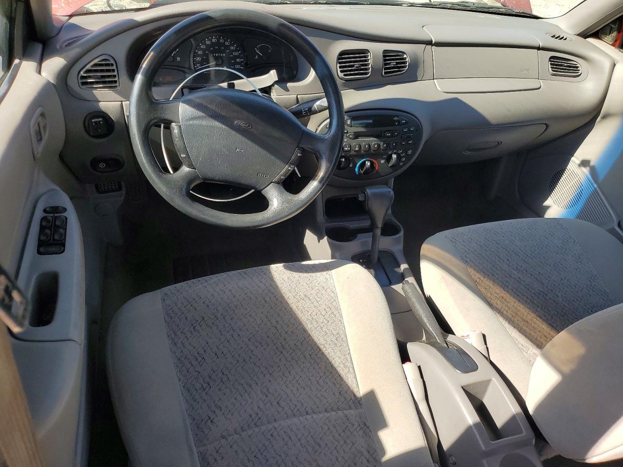 1999 Ford Escort Se Красный vin: 1FAFP13PXXW179469