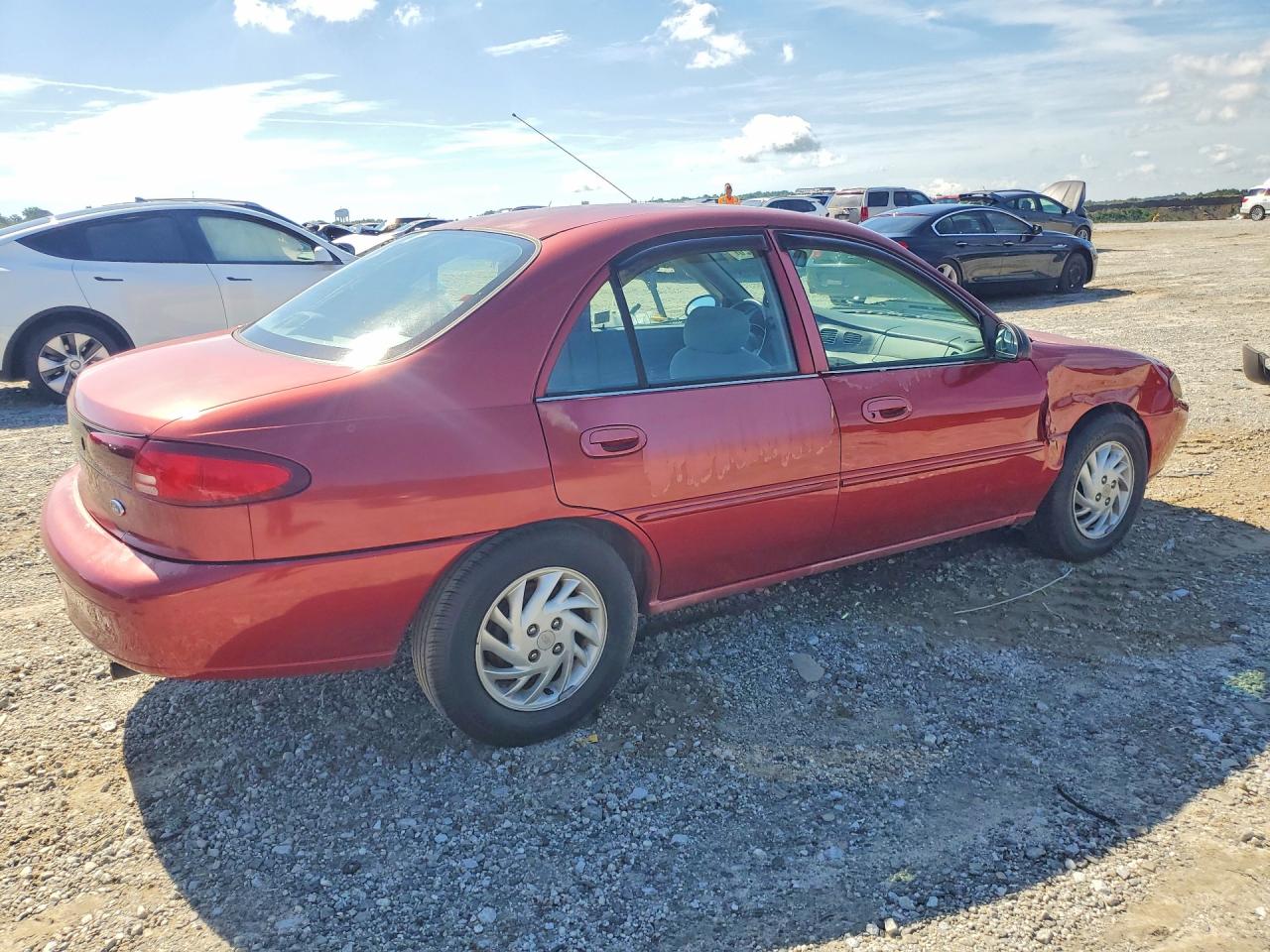 1999 Ford Escort Se Красный vin: 1FAFP13PXXW179469