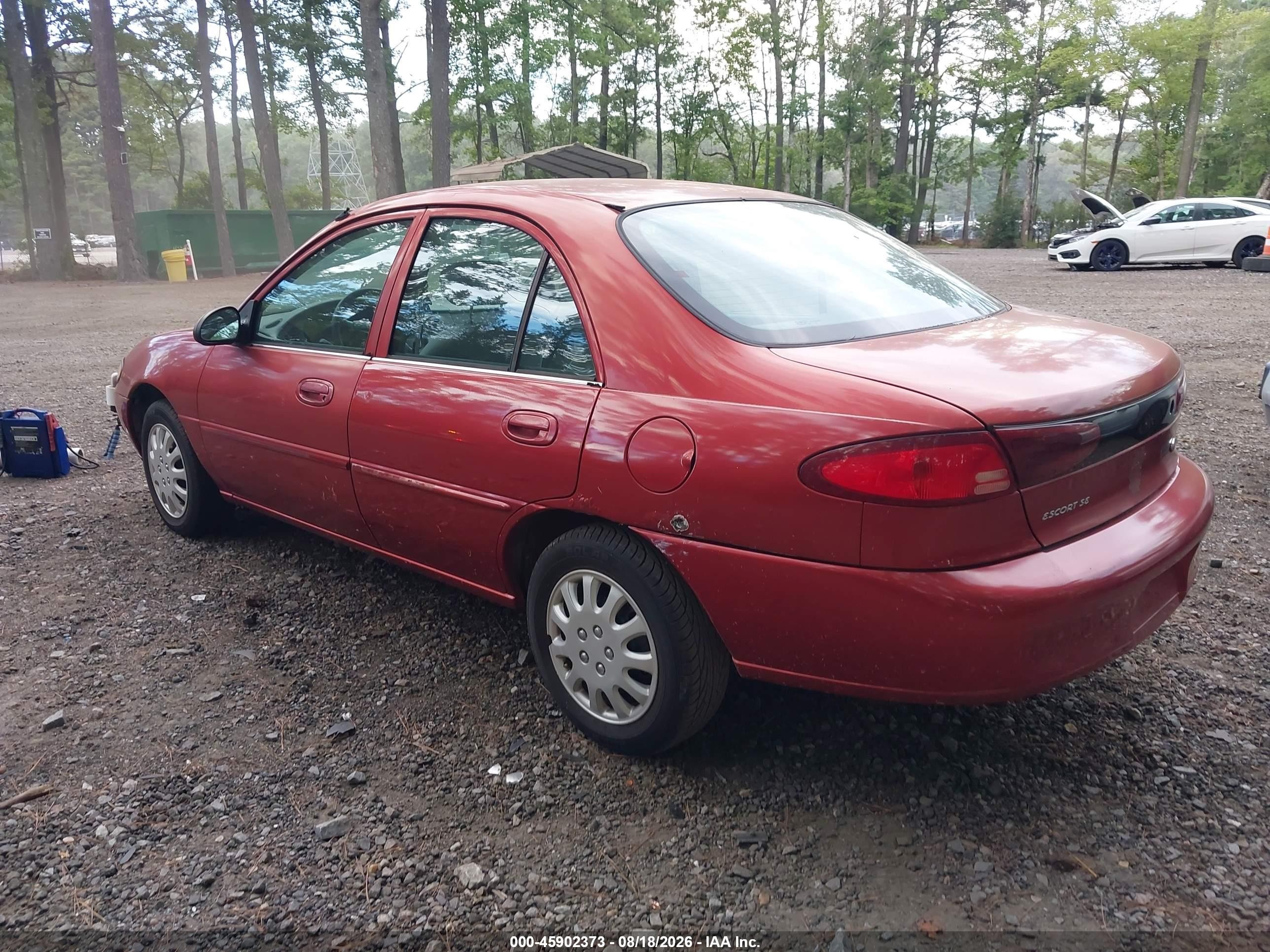 1999 Ford Escort Se Red vin: 1FAFP13PXXW248323