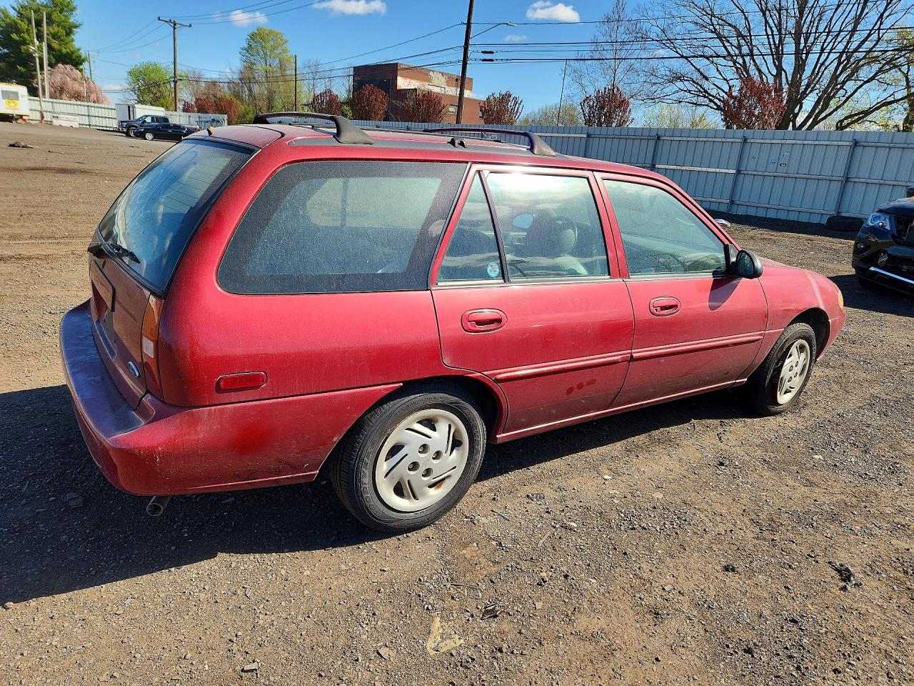 1998 Ford Escort Se Burgundy vin: 1FAFP15P1WW240624