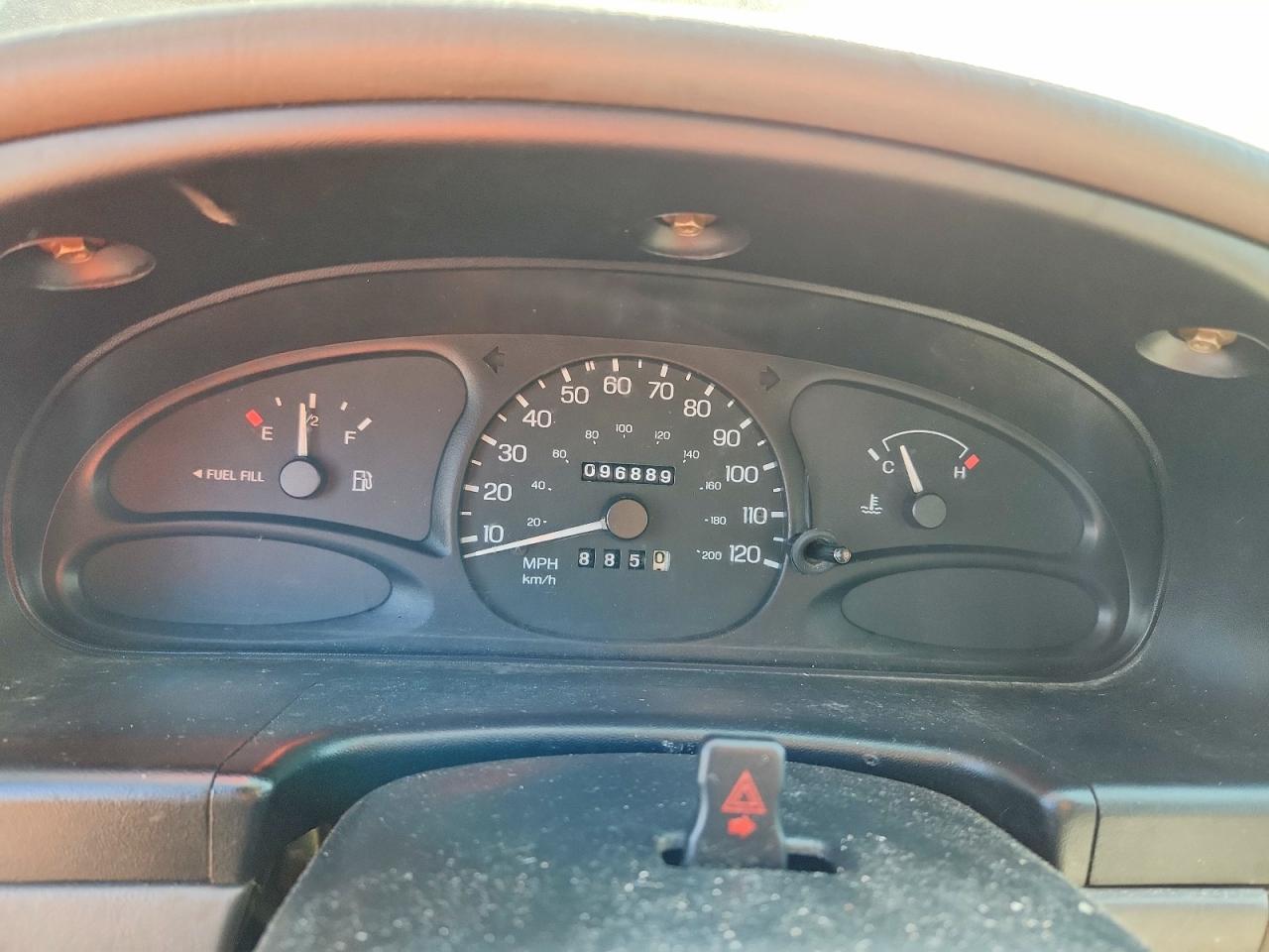1998 Ford Escort Se Burgundy vin: 1FAFP15P1WW240624