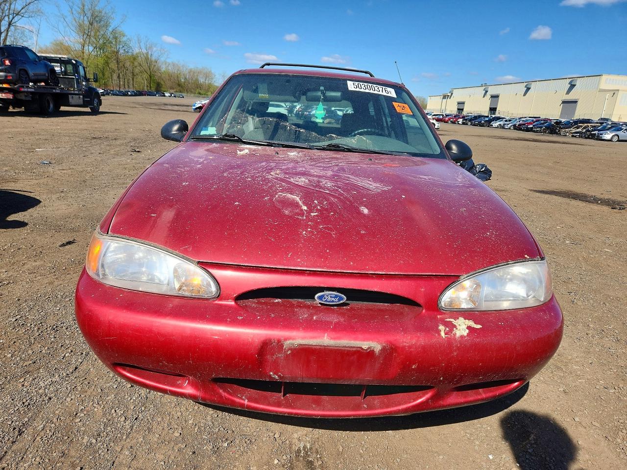 1998 Ford Escort Se Burgundy vin: 1FAFP15P1WW240624