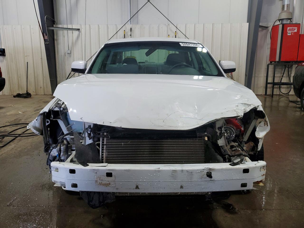 2005 Ford Five Hundred Se White vin: 1FAFP23105G177447